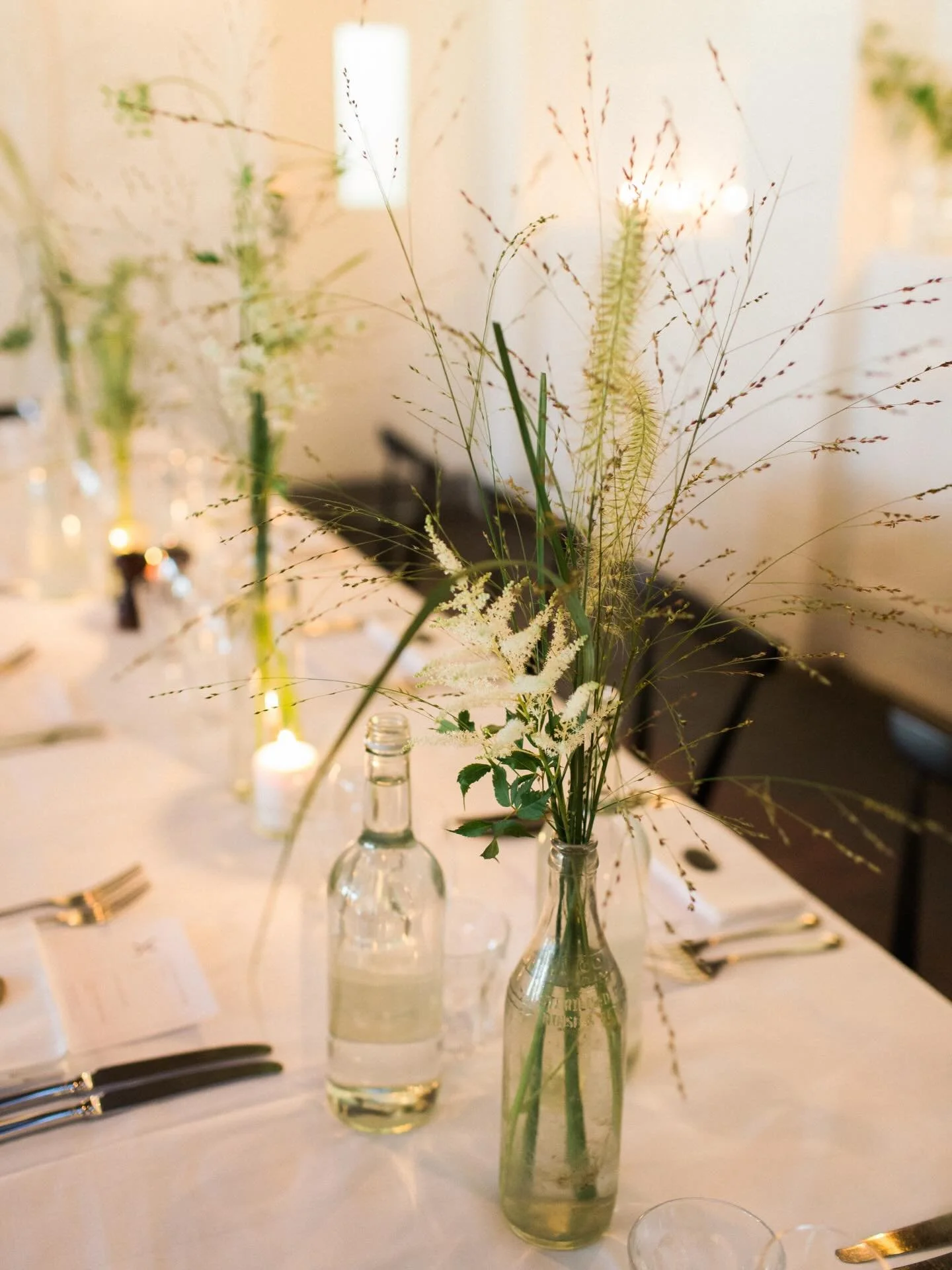 Nadia and Oliver&rsquo;s wed at Burgh House and then took a London bus with their friends and family to @bistrotheque a converted warehouse in East London for their meal and disco 🪩 A shout out to @hattiefoxstudio for the florals.
#eastlondonwedding