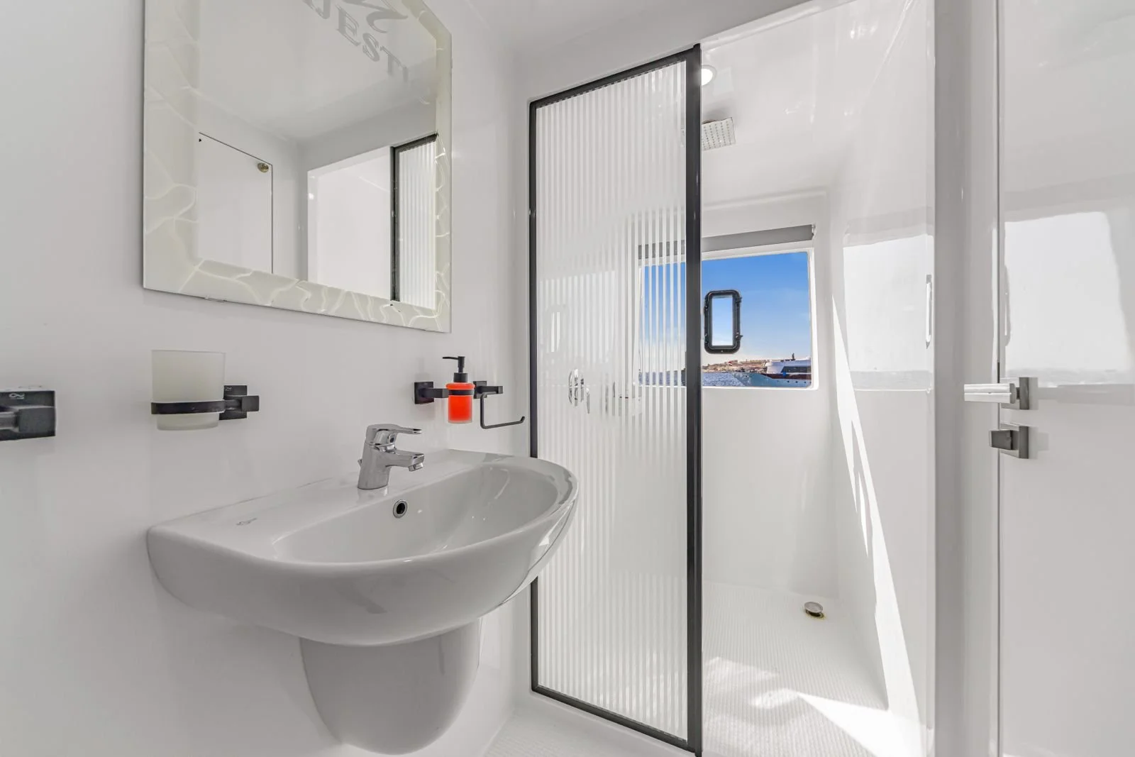 Kite Safari Majestic Boat private Bathroom