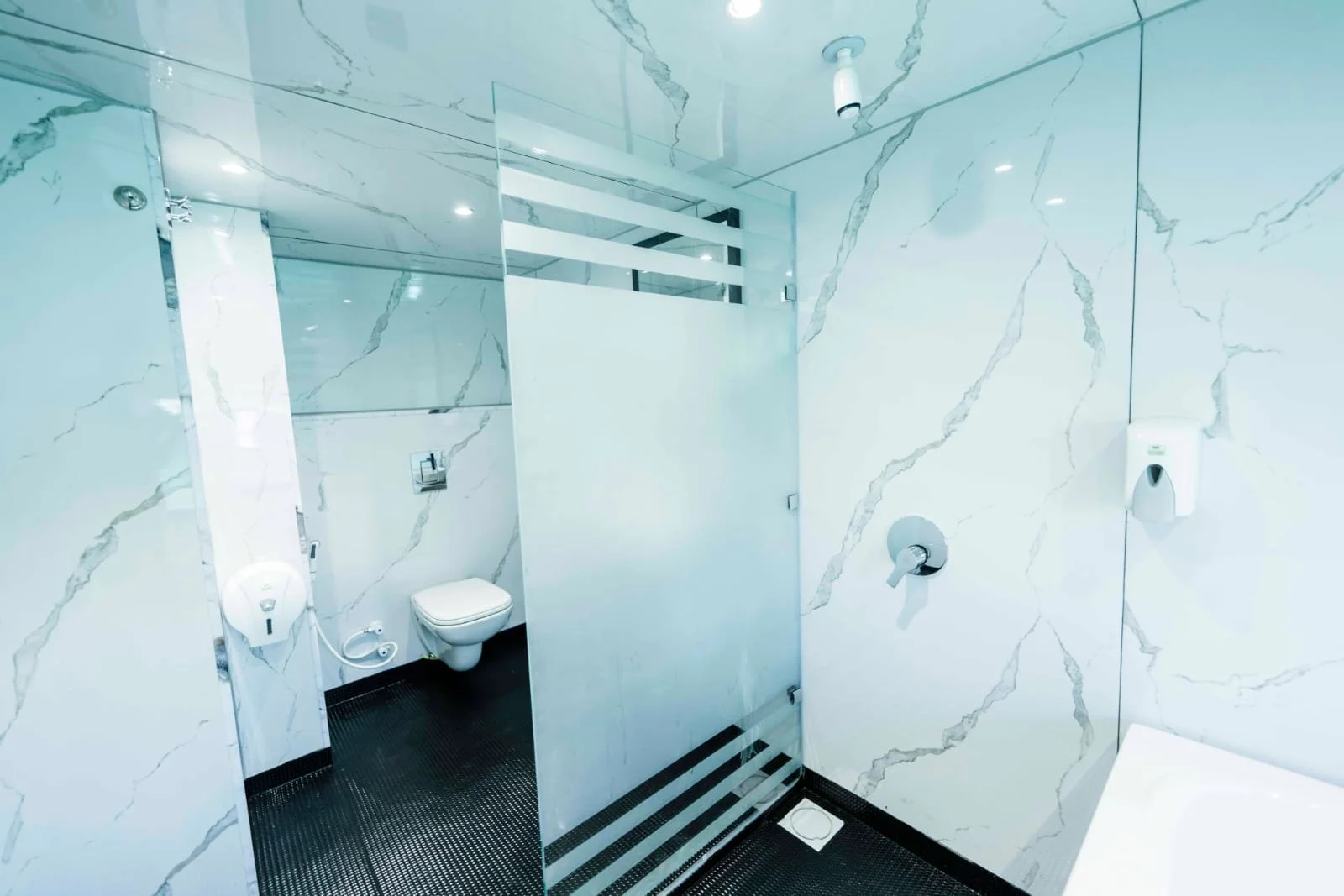 Kite Safari Sea Treasure Boat private Bathroom