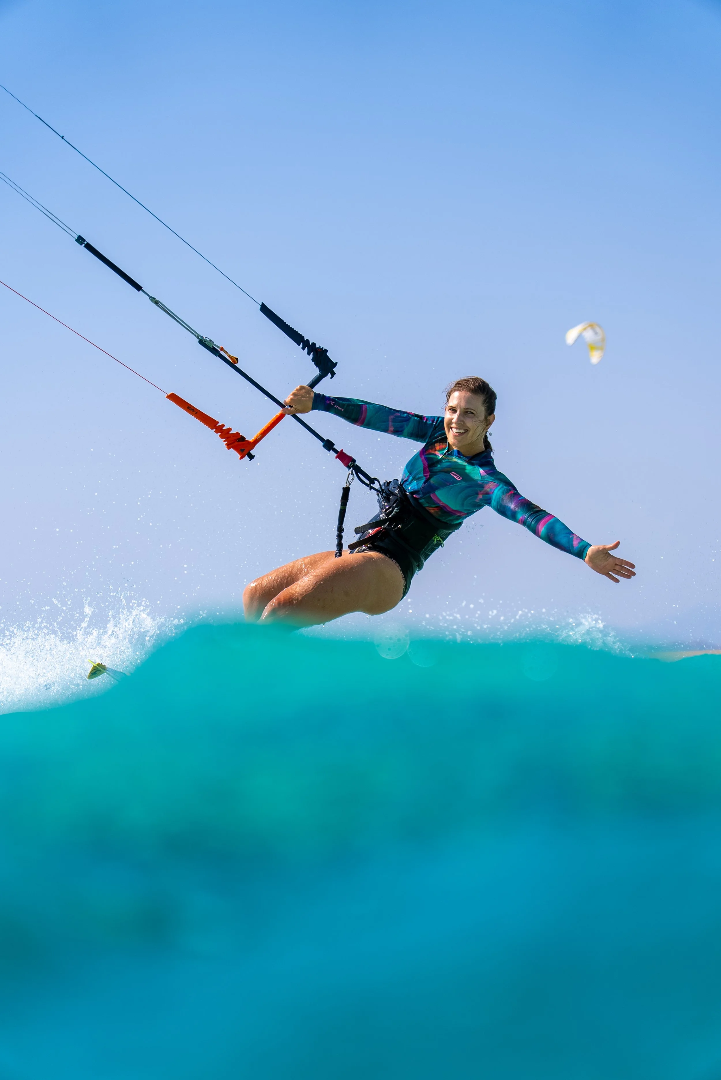 Kite Woman riding, smiling to the camera