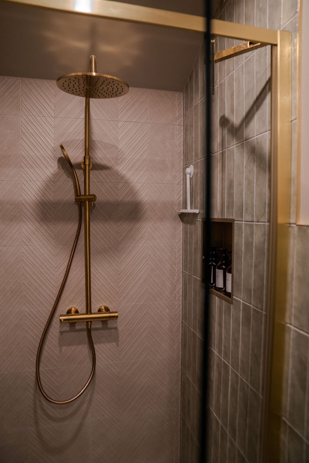 shower .jpg