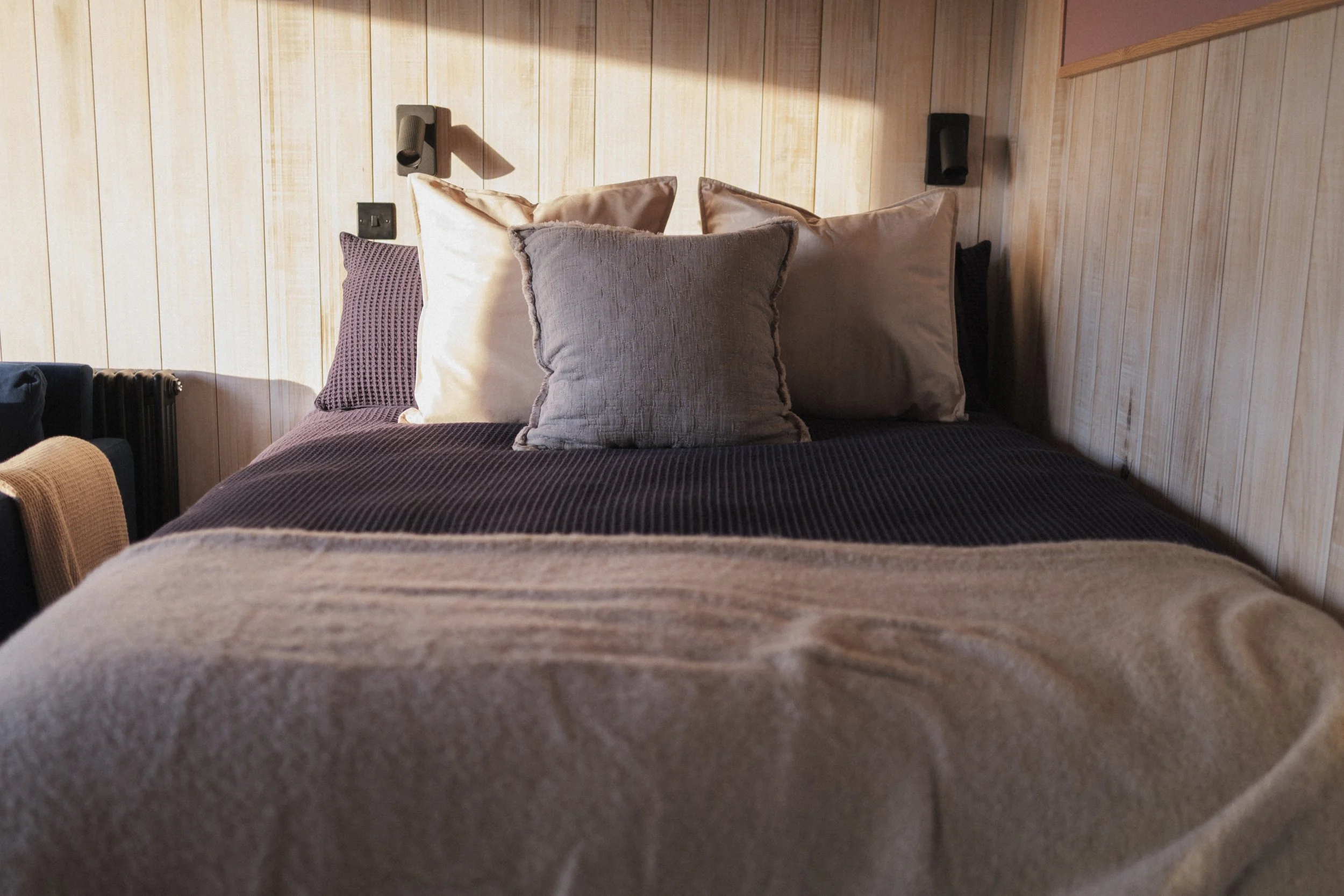 5 - bed.jpg