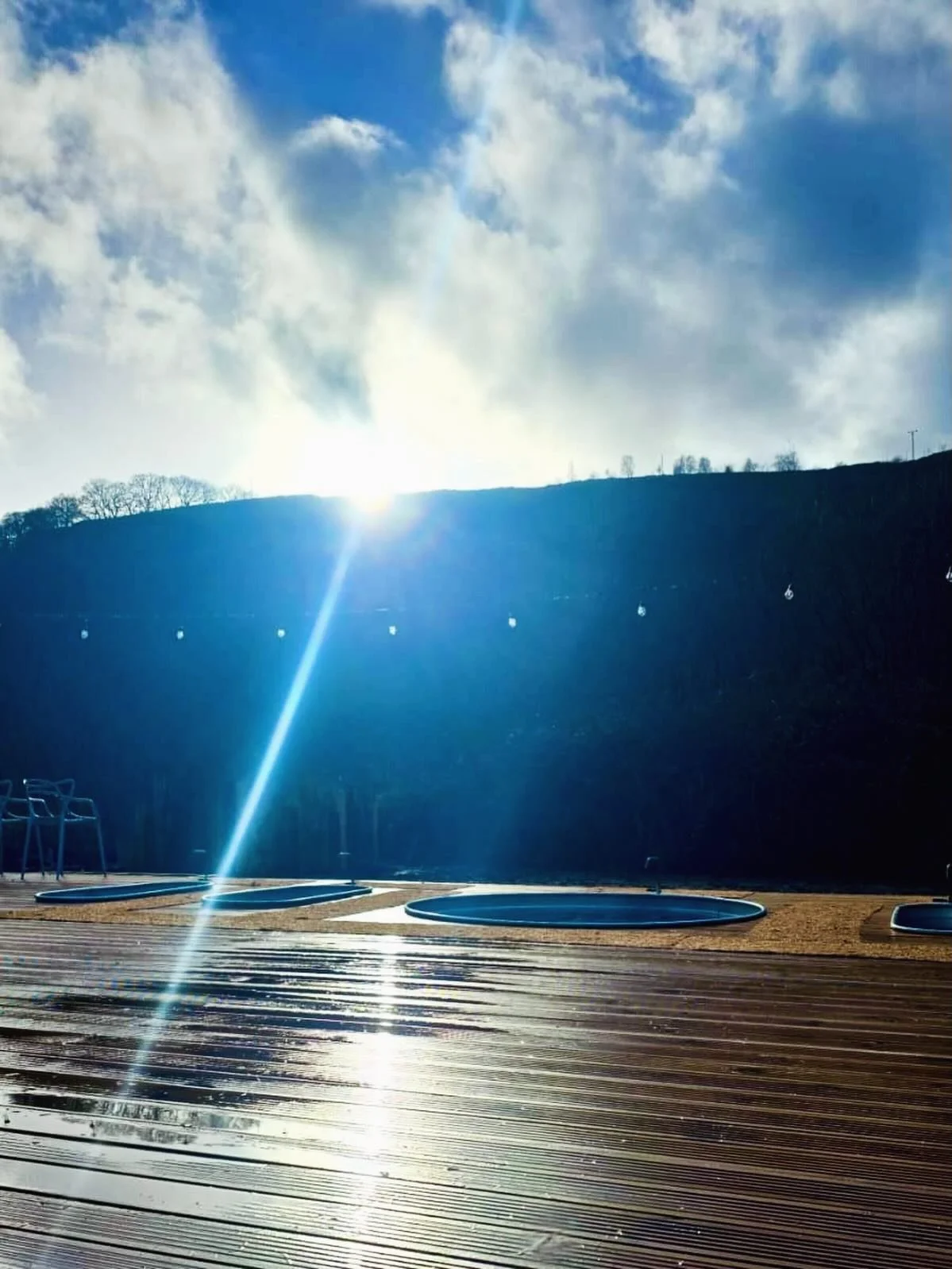 The sun came out for 2 seconds today and it was caught on camera by @joshphillpo but sadly @juliewilkins4 missed it while working 😔 bring on some more sunshine pretty please!

#wales #walesadventure #contrasttherapy #sauna #colddip