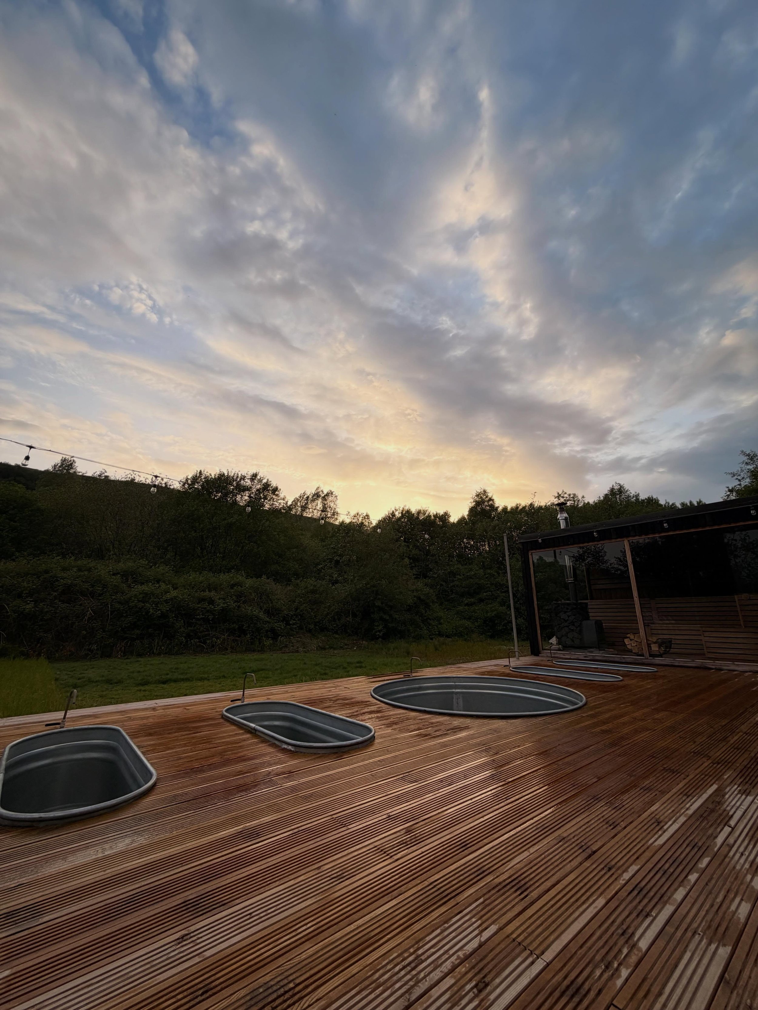 This could be your bank holiday weekend view ,come join us by heading over to theolddriftwellness.co.uk to book a well deserved reset x

📷 by @bobbipearl 

#bankholiday #sauna #heatwave #southwales #relax