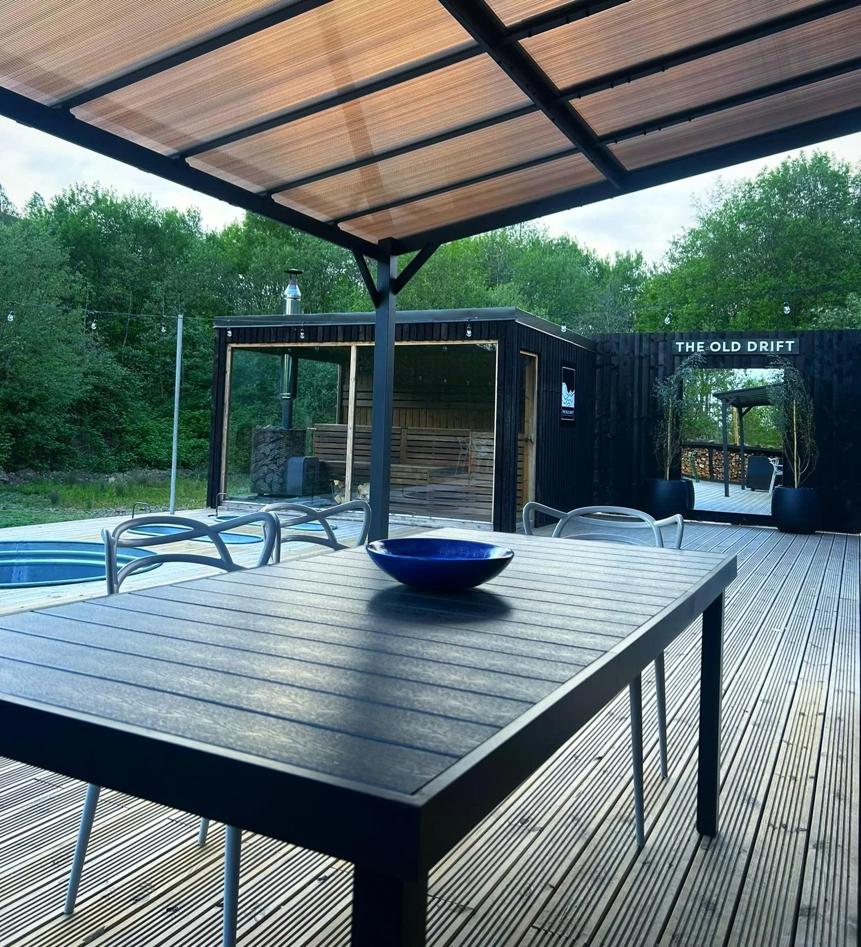 Hope you&rsquo;ve all had a lovely weekend with this amazing weather!
We are open today on the last bank holiday Monday of May, and still have spaces left x

📷by @richardwattley 

#sauna #contrasttherapy #coldwatertherapy #coldwaterswimming #bankhoi