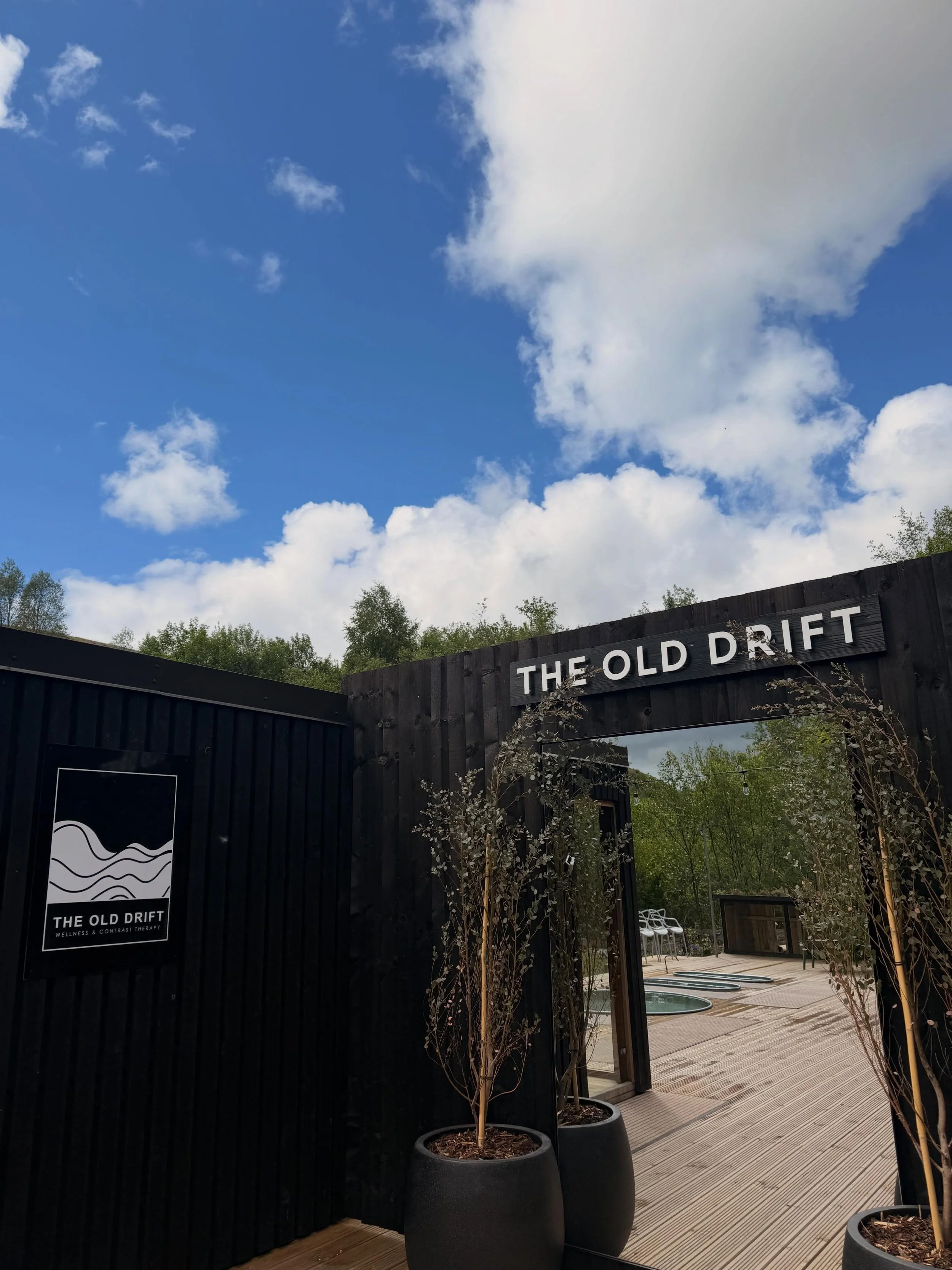 Exciting new classes are coming soon to the old drift wellness!  Keep a eye on our socials for upcoming events x

📷 by @bobbipearl 

#sauna #contrasttherapy #coldwaterdip #coldwatertherapy #wales
