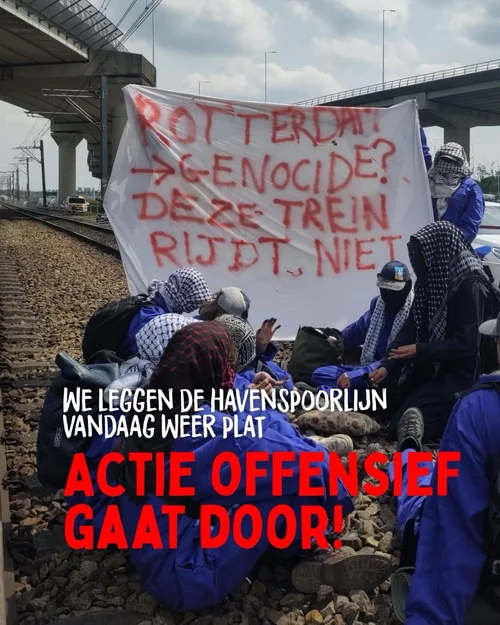 Blokkade van een spoorlijn in de Rotterdamse haven door Geef Tegengas.