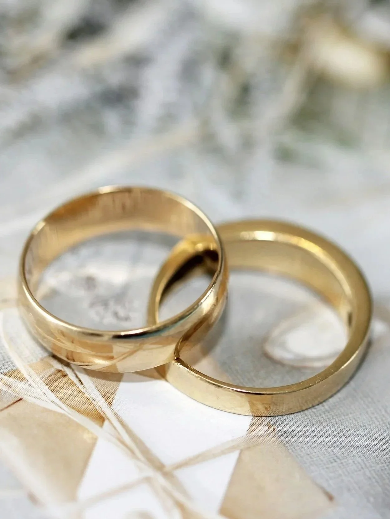 Lakiapua perheoikeuden piirissä - avioliitto vai avoliitto, avioehto