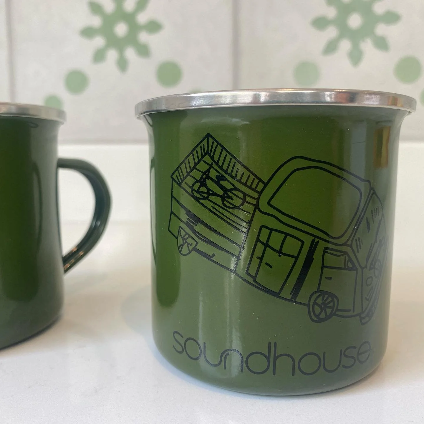 BYO Mugs 💚 #loftconversion #kitchenrenovation #builder #soundhousebuild