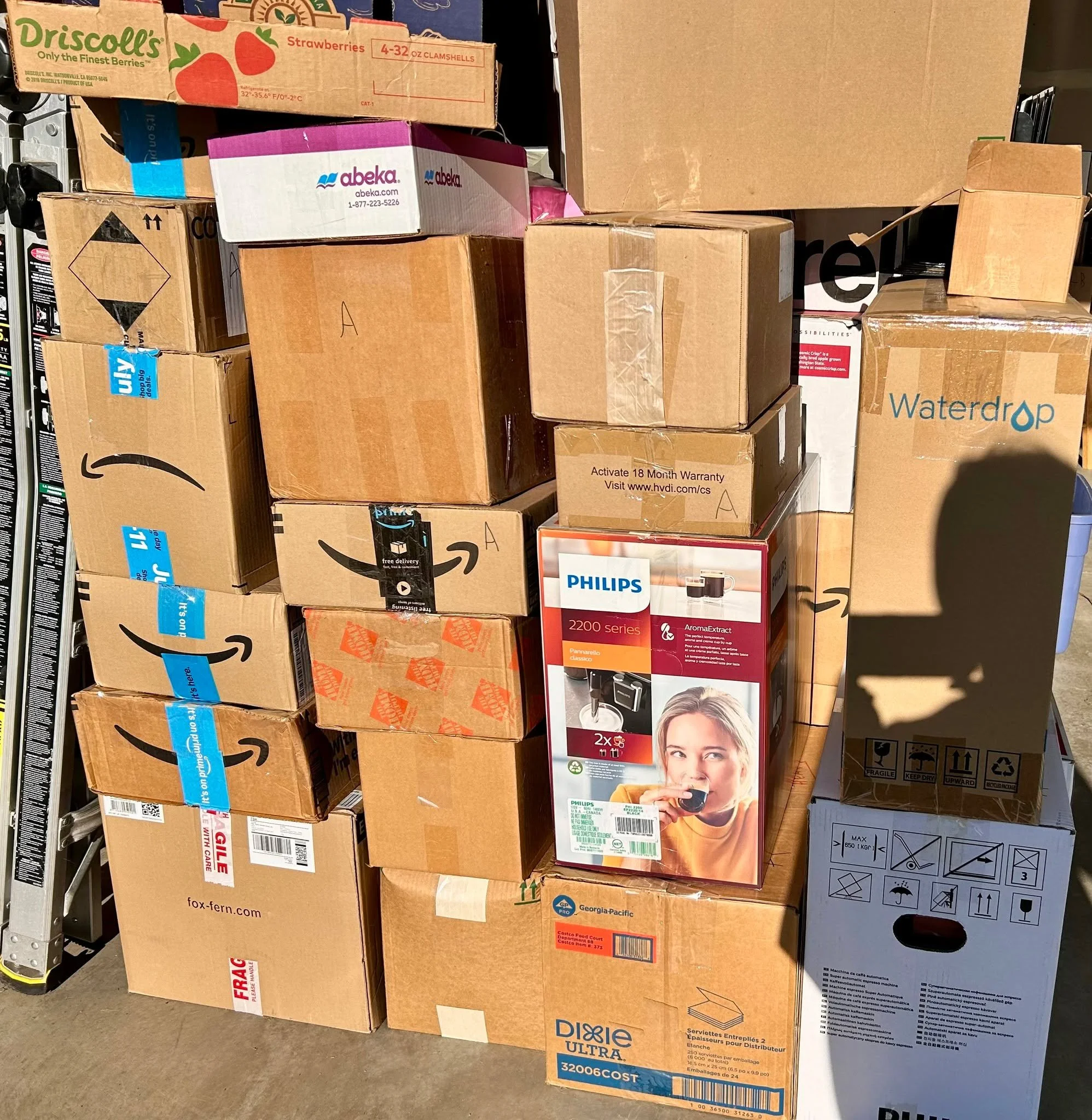 Sneak peek alert! ✨📚

We&rsquo;re bringing you more than just new releases at Lakeside Books in Waconia, we&rsquo;ve got a collection of preloved treasures too! 

These books come from community donors, garage sales, library sales and more! Each wit