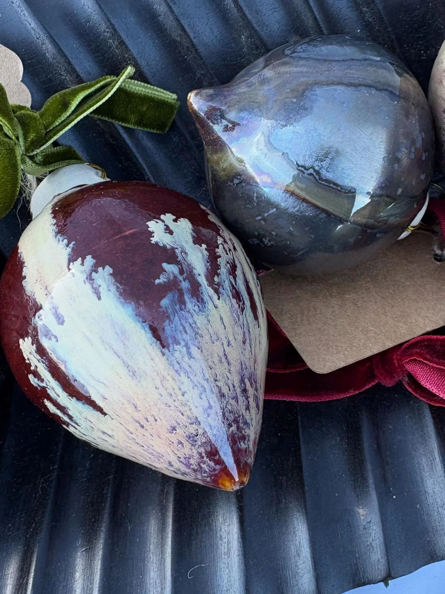 The most wonderful time of the year.
Gill has been busy crafty off the hump!
Yes it is a thing. 
Raku and Glazed baubles.
 
#ceramics 
#londonpotters 
#clayart 
#rakufiring 
#christmasdecorations 
#christmasdecorideas