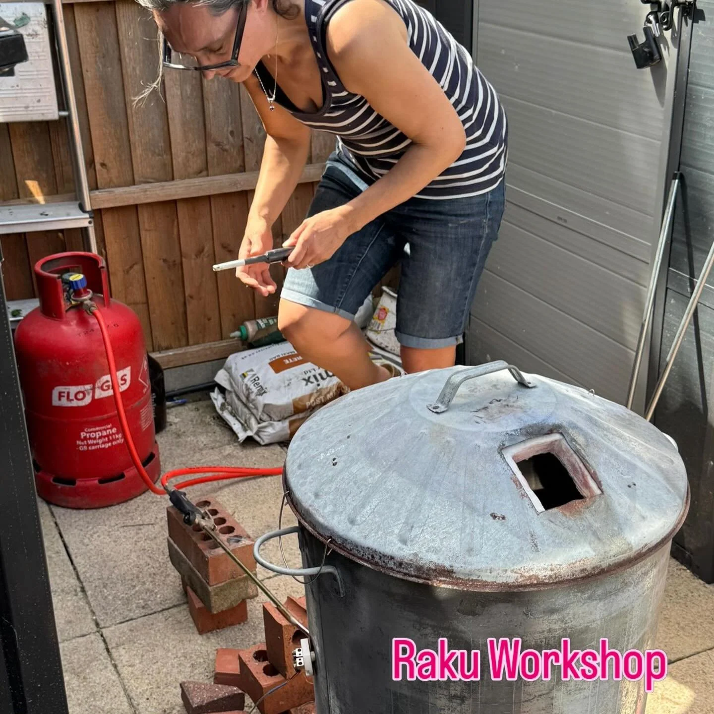 Such a great Fire session with Irene and her girls.
Managed 3 firings&hellip;in this heat the Kiln worked Hard.
(Not as hard as Gill!)

Horse hair and Feather.
Glaze
Copper Mat Reduction.

Great results.
So satisfying seeing the results and taking th