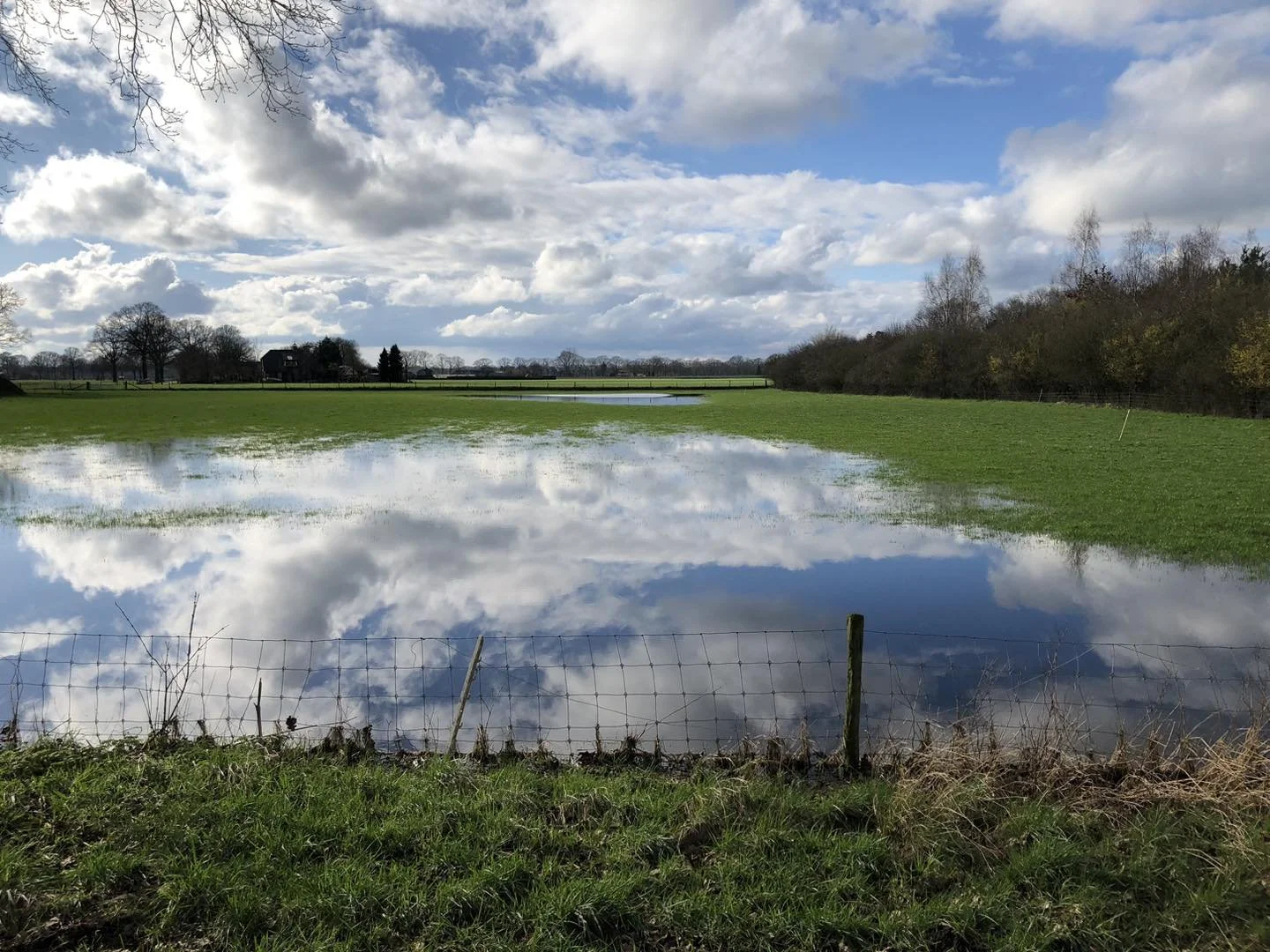 Achter de wolken schijnt de zon