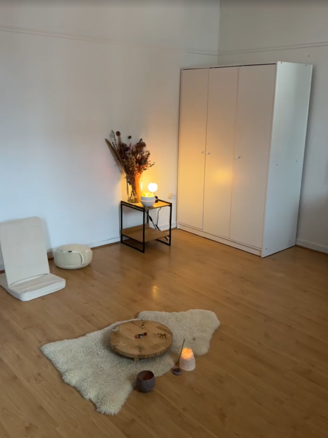 Rustige praktijksetting voor ontspanningsmassage bij Rooted & Rise