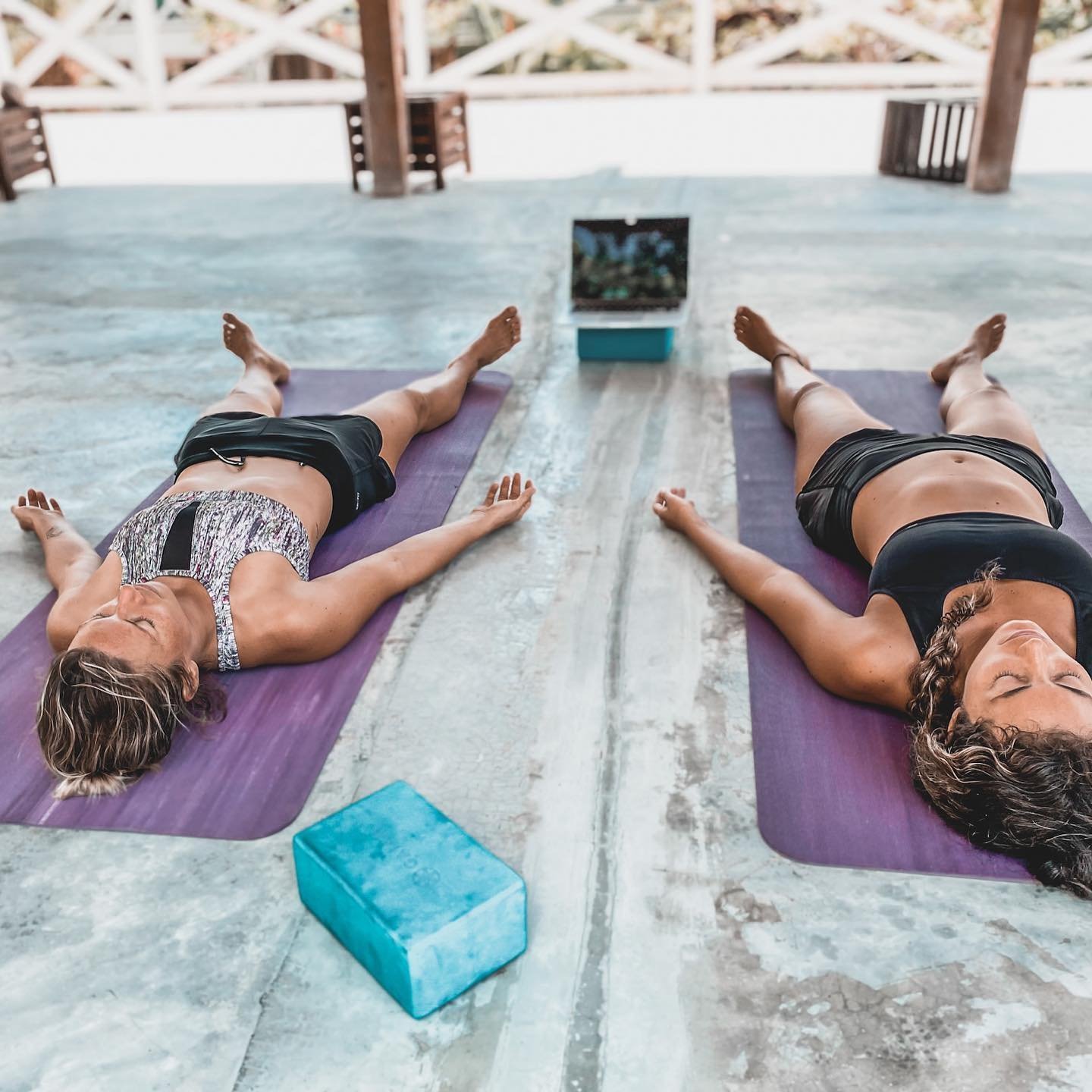 07_savasana-yoga-deck-roatan.jpg