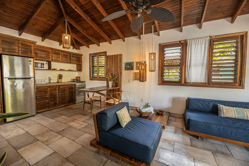 Camp-Bay-Lodge_37-Edit.png