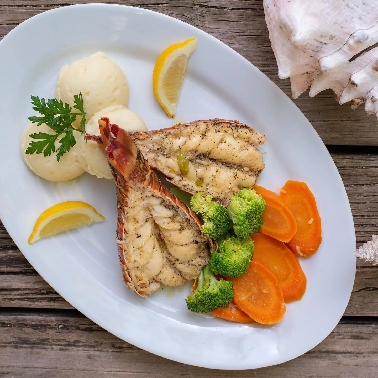 12_grilled-lobster-tail-camp-bay-roatan.jpg