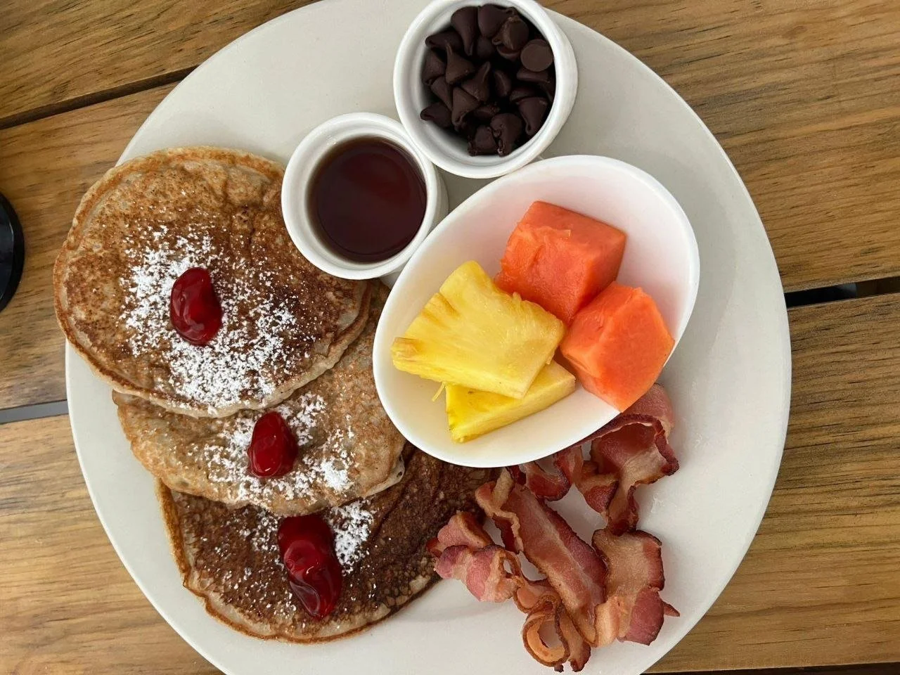 13_pancakes-bacon-and-fruit-camp-bay-roatan.jpg