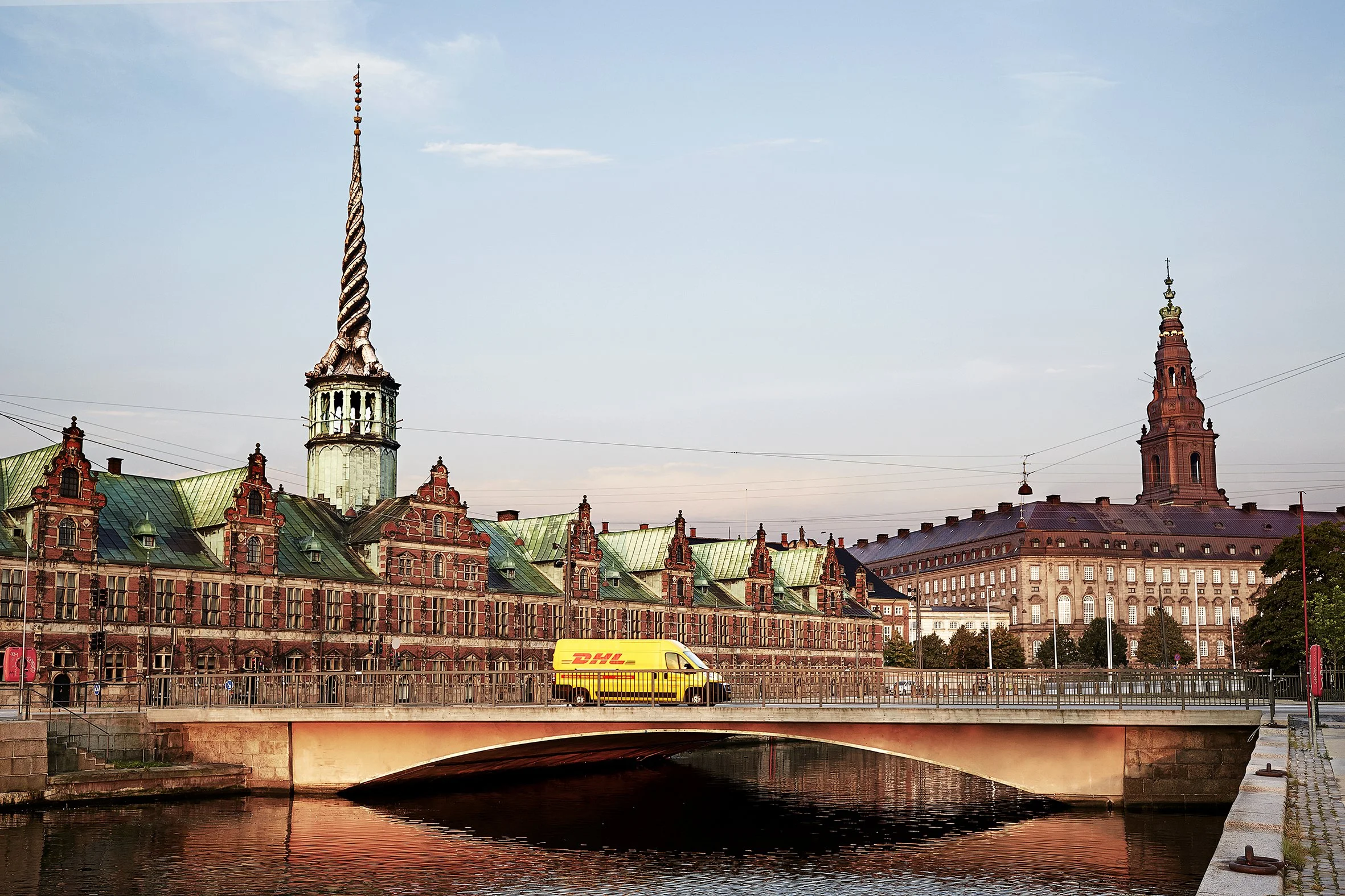 DHL Express_1.jpg