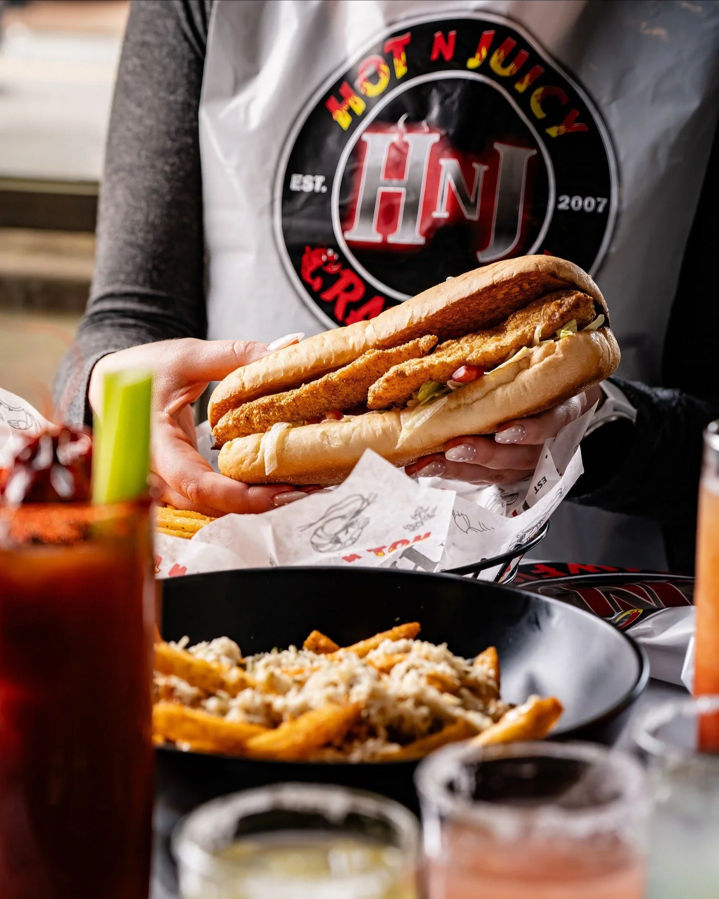 With po' boys like ours, you're gonna need both hands. 🤲🥪 Fill it with catfish, crawfish, shrimp, chicken, or crab! 🐟🦐🦀 

#hotnjuicy #poboys