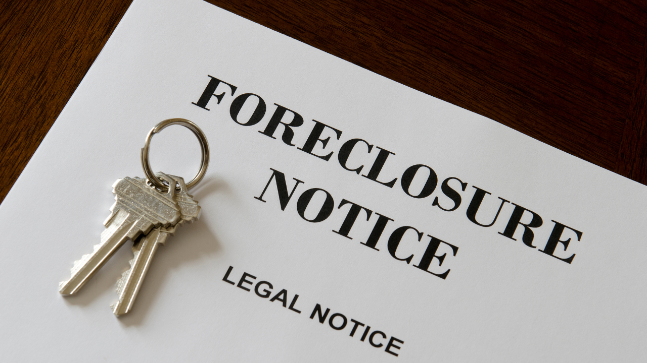 Foreclosure notice and house keys representing foreclosure threats against homeowners
