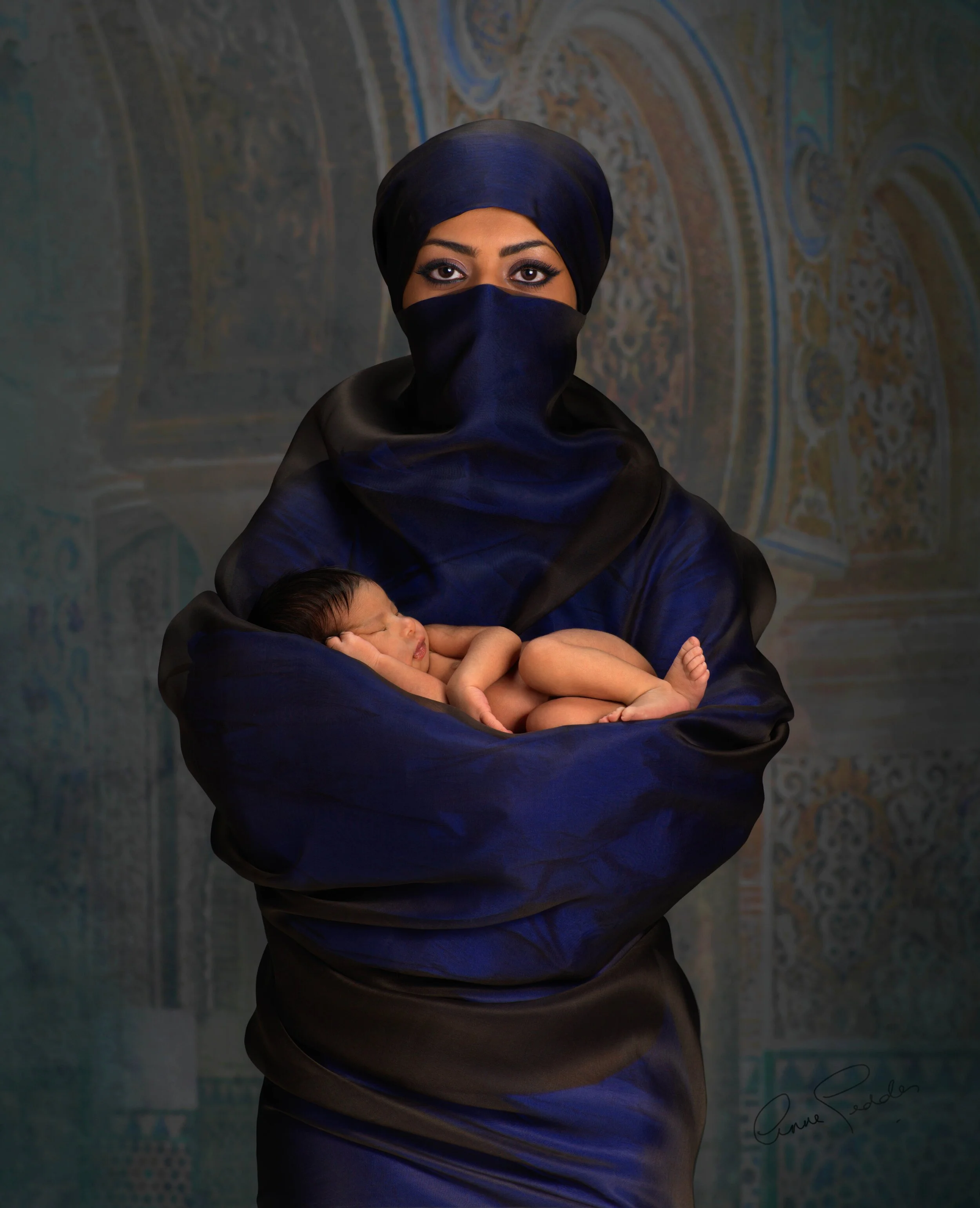 Sheikha+Reem+Mohamed+Al+Thani+Equestrian+holding+Noura+7+days+old_12959.jpg