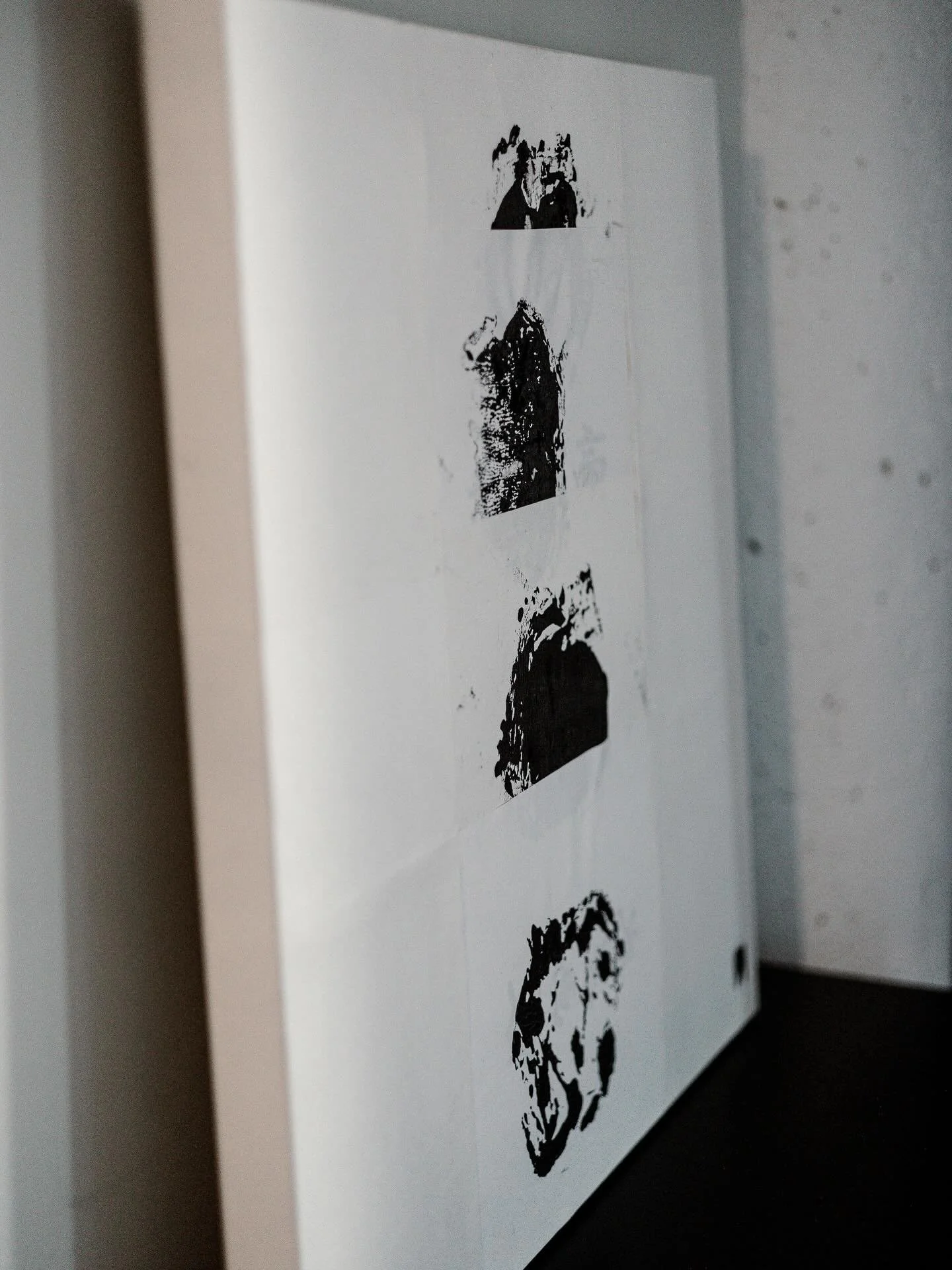 We are delighted to share the exquisite visuals shot by Scarlet Economou for the L + V Design website. Each photograph reveals the precise, handcrafted detailing that distinguishes every piece. Photography by @scarlet.economou #lplusvdesign #apnaghar