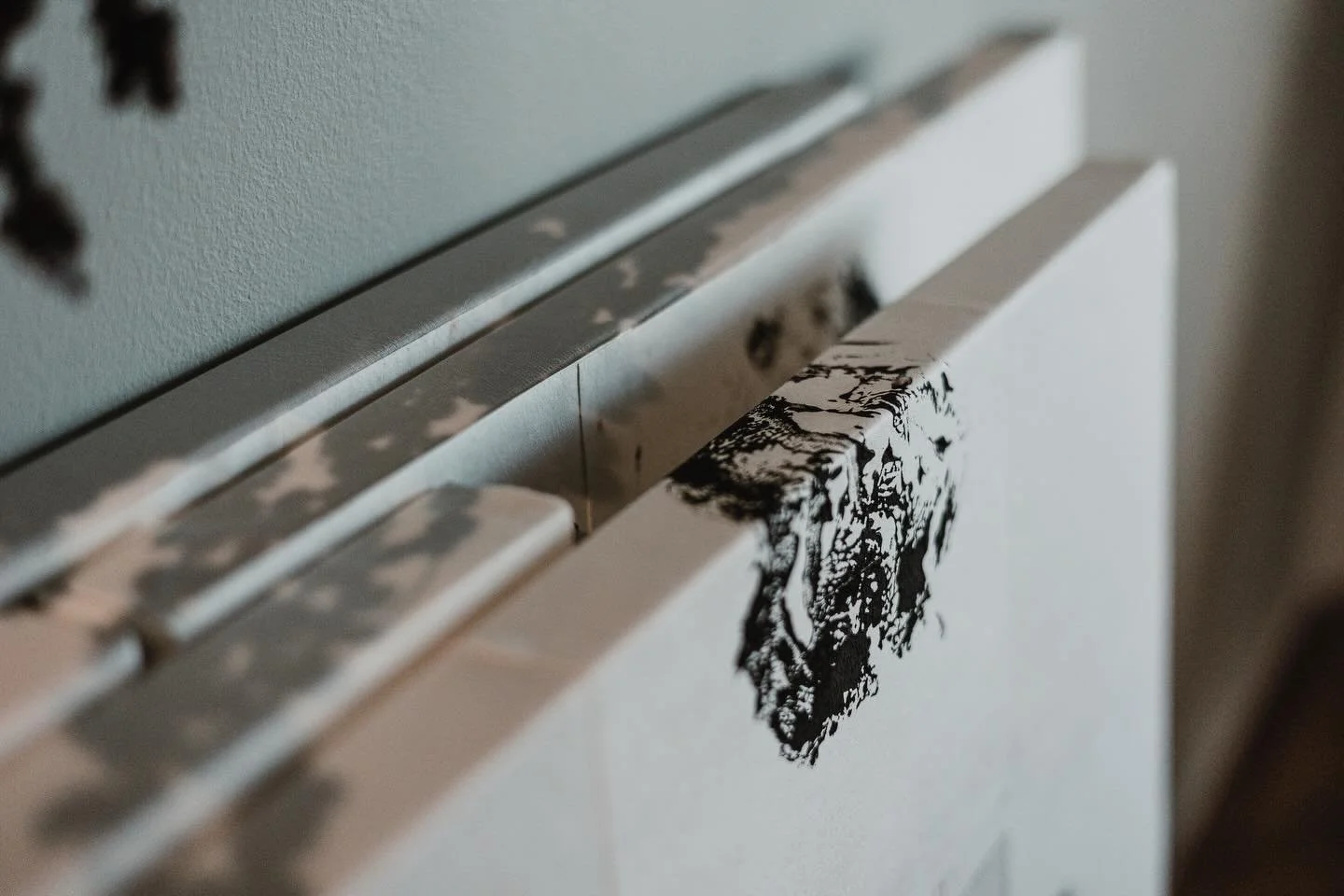 Displayed as a trio or as a pair, the pieces read with understated sophistication in a seamless horizontal rhythm. #lplusvdesign #apnagharnoorfund