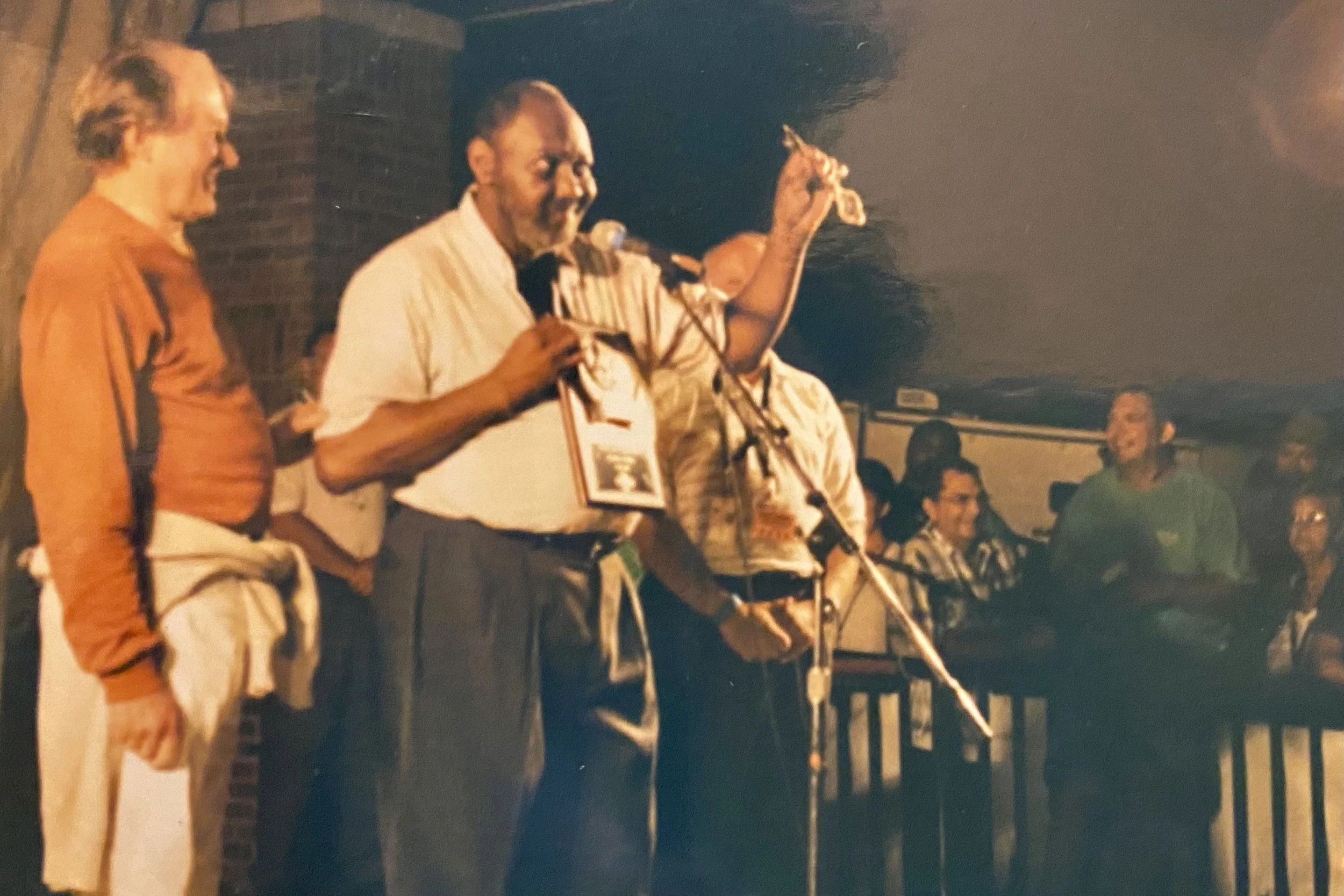 Alen Walden Presents Award, Newt holds Key to the City