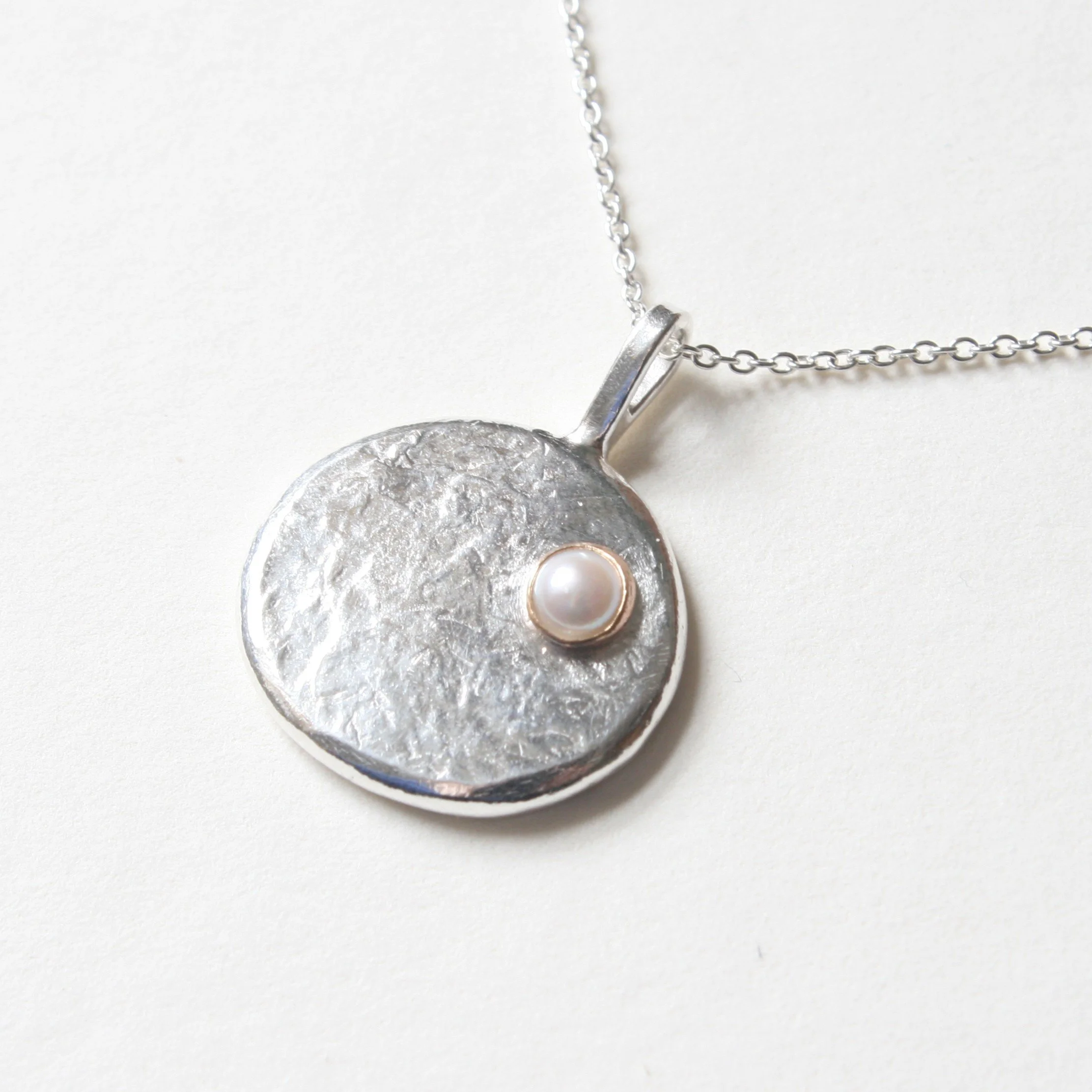 Pearl & Moon Necklace - Mwclis Lleuad & Pherl