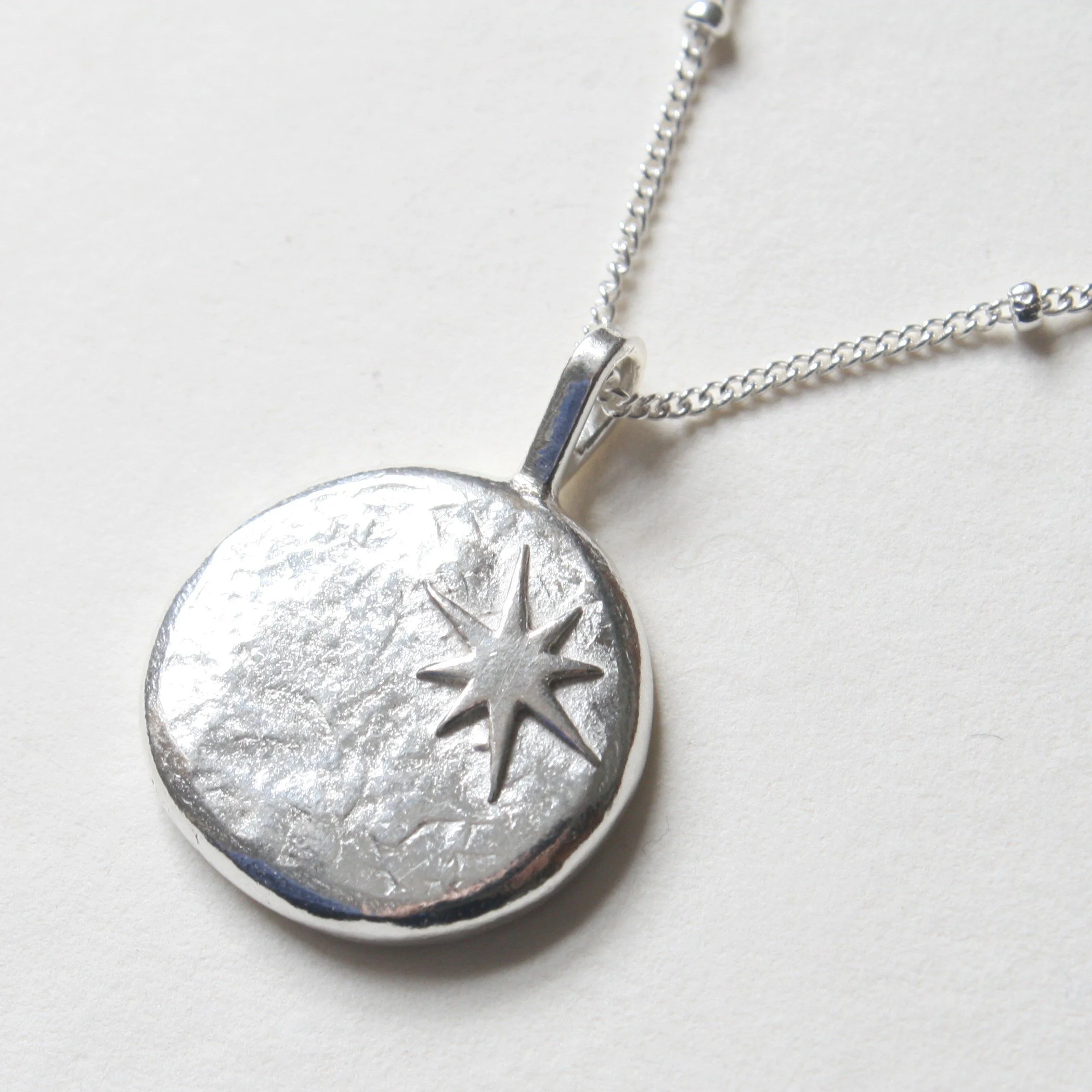 Mwclus lleuad arian gemwaith Vicky Jones.JPG