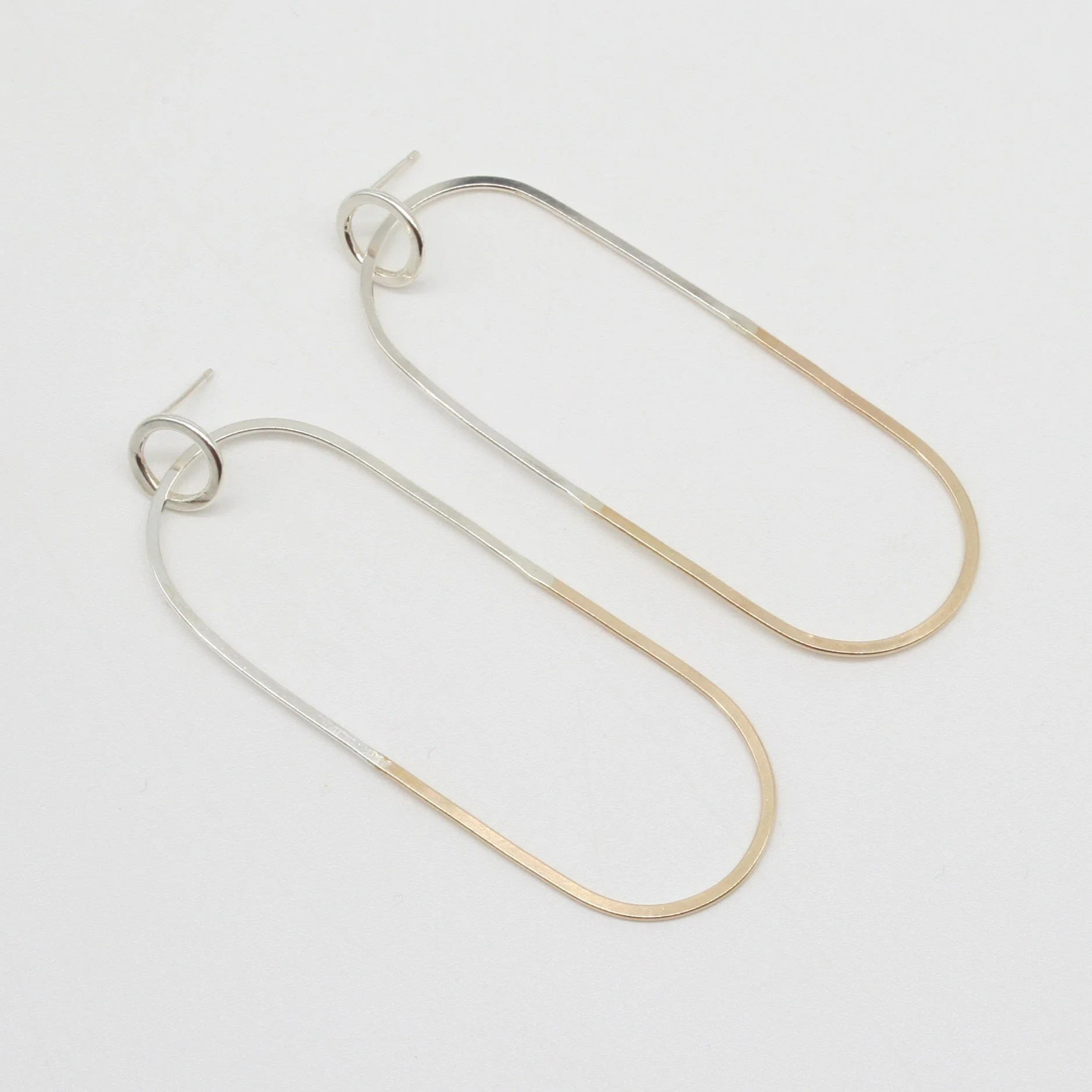 Silver and Gold-Filled Hoop Earrings - Clustdlysau Cylch Eurblat ac Arian