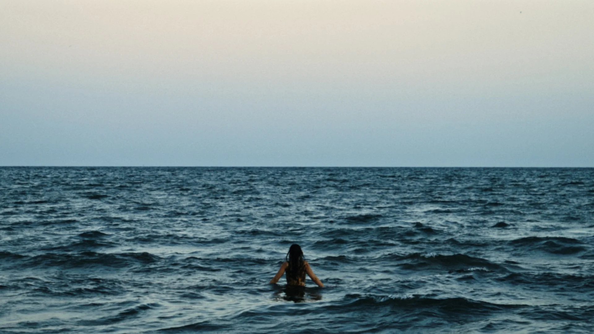 L'acqua lava via - Music video