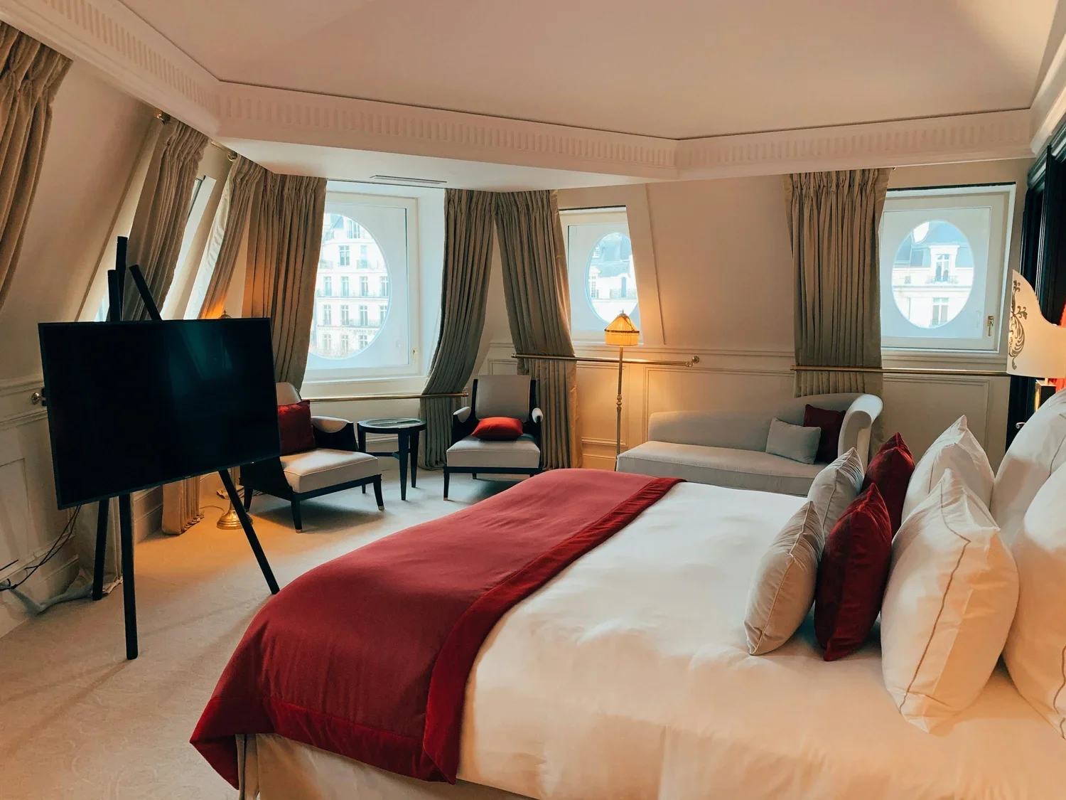 The Benefits of Booking Your Paris Hotel Through French Voyage