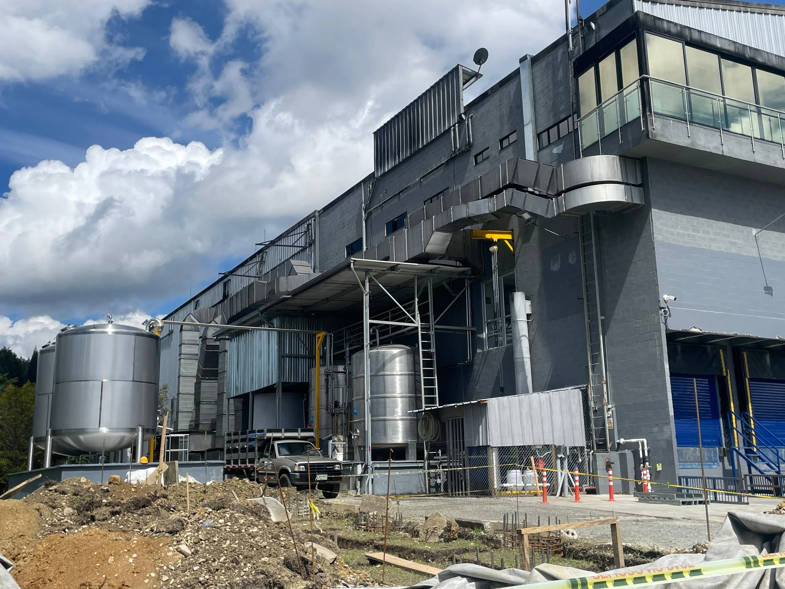 Proquident: Bodega de producción y logística de 9.200 m² en la vereda Garrido, Guarne, construida en 23 meses.