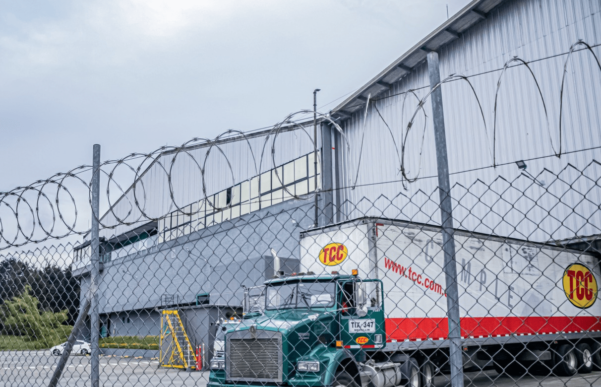 Proquident: Bodega de producción y logística de 9.200 m² en la vereda Garrido, Guarne, construida en 23 meses.