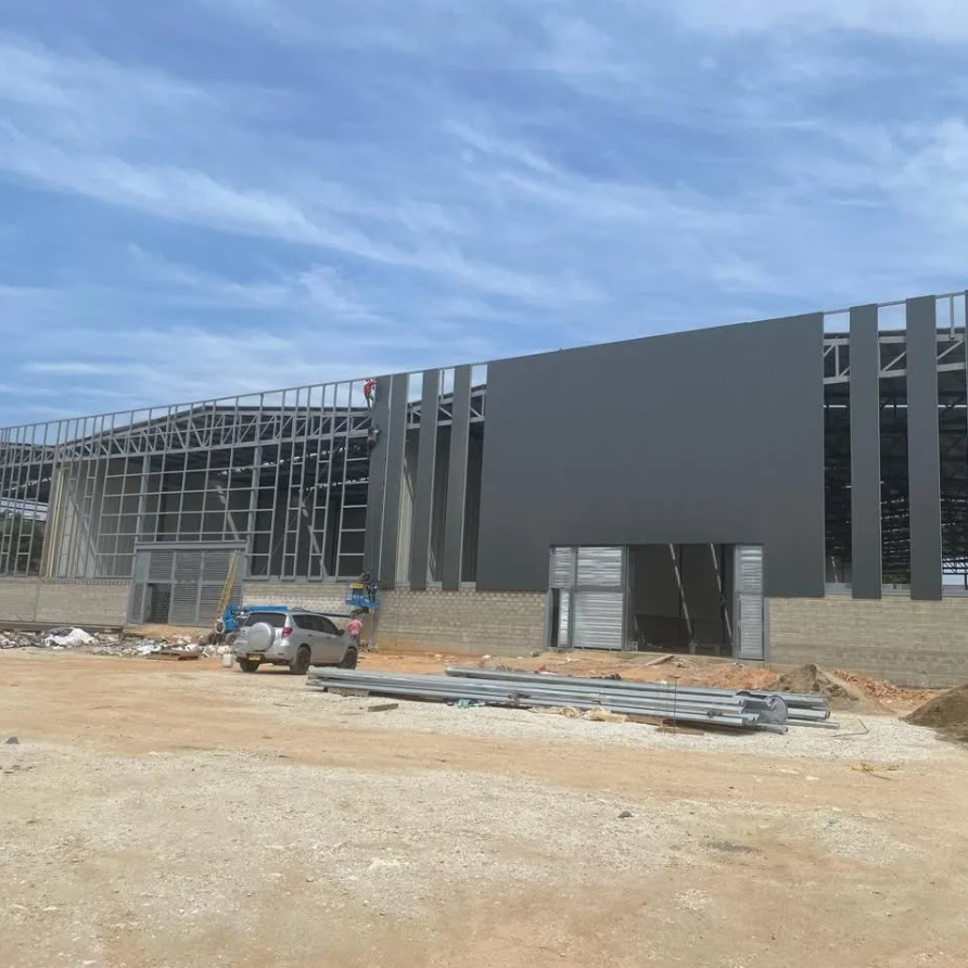 Comprometidos construyendo un nuevo futuro.