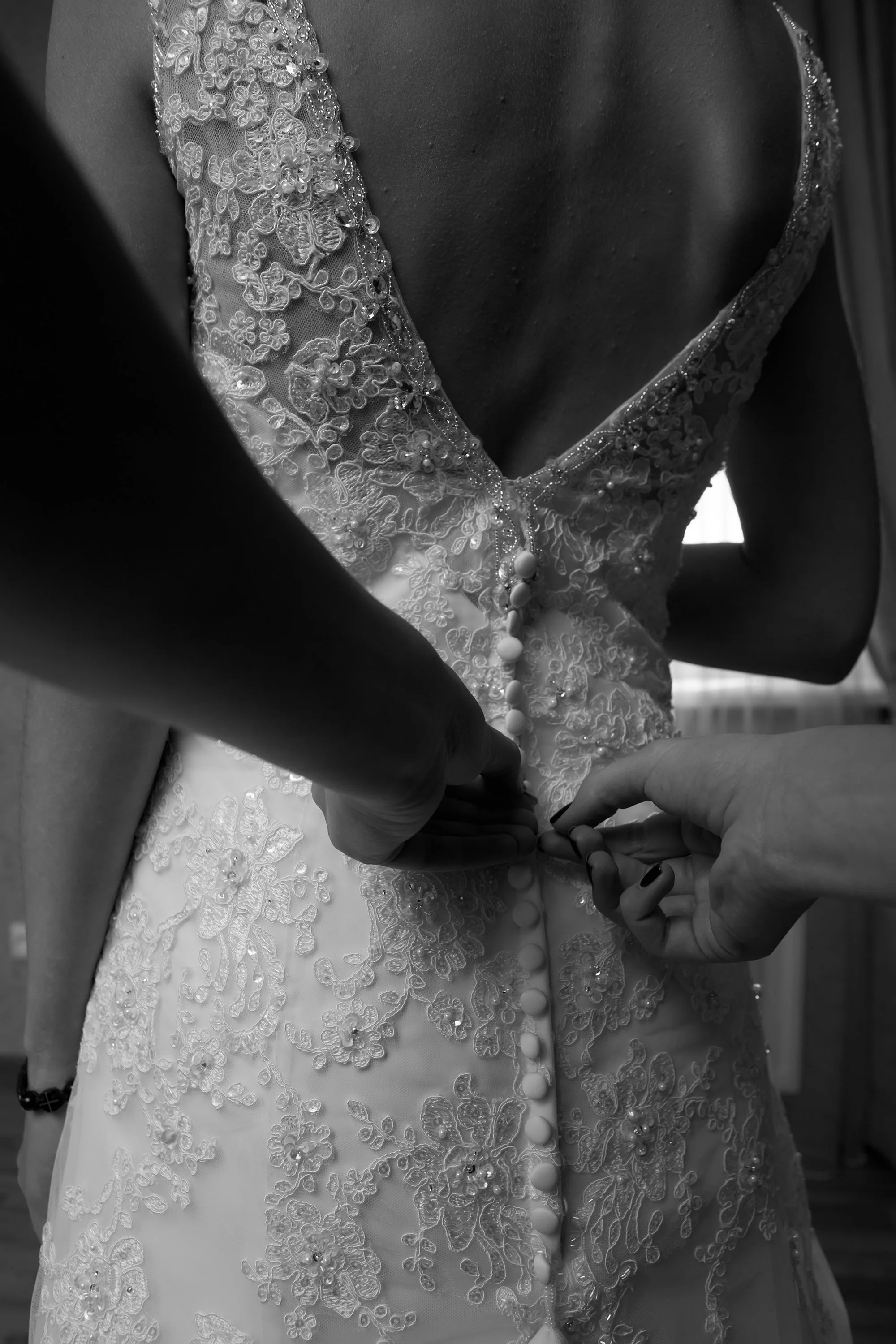 043183258-wedding-dress.jpeg