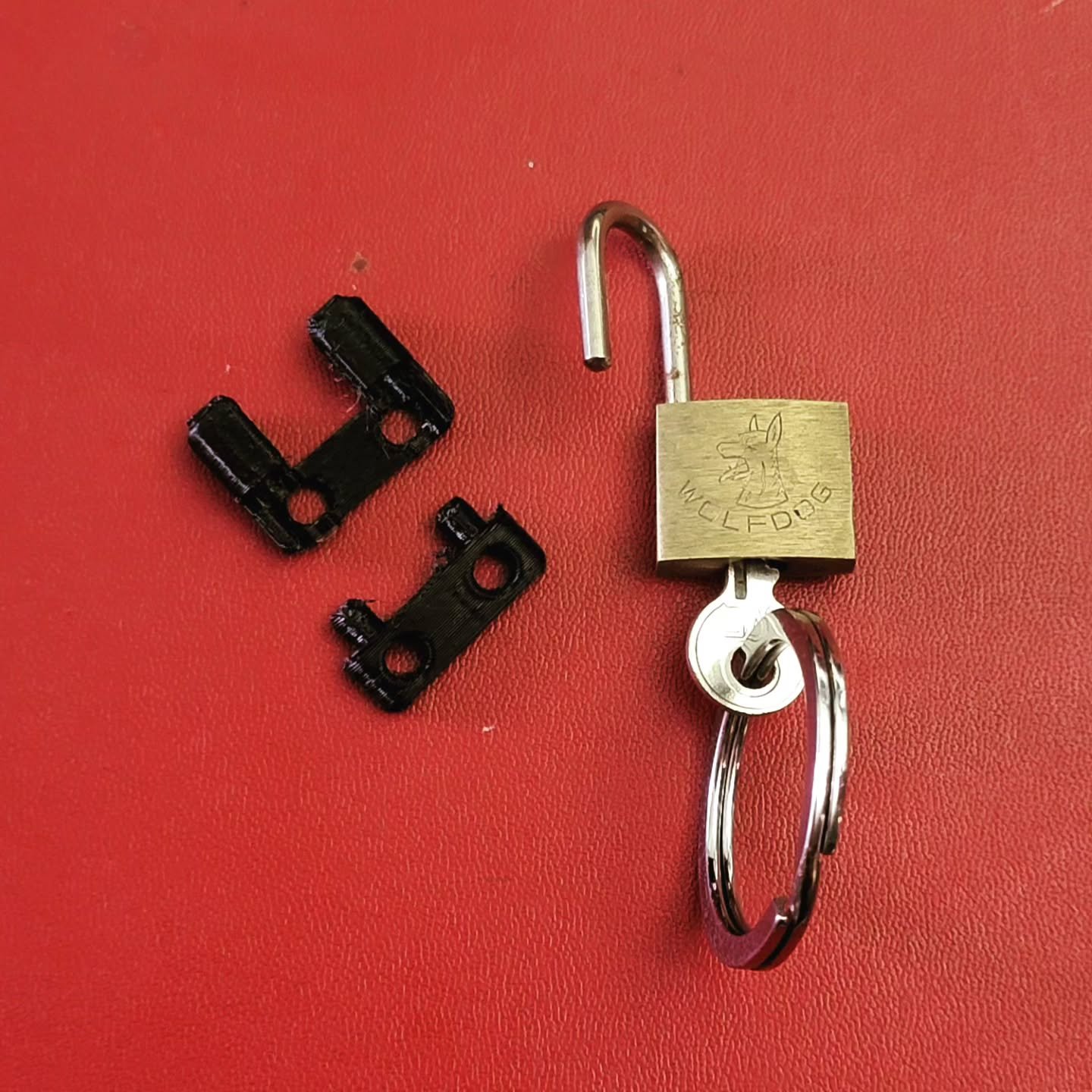 Anyone care to guess what this little contraption could be used for?
#bdsm