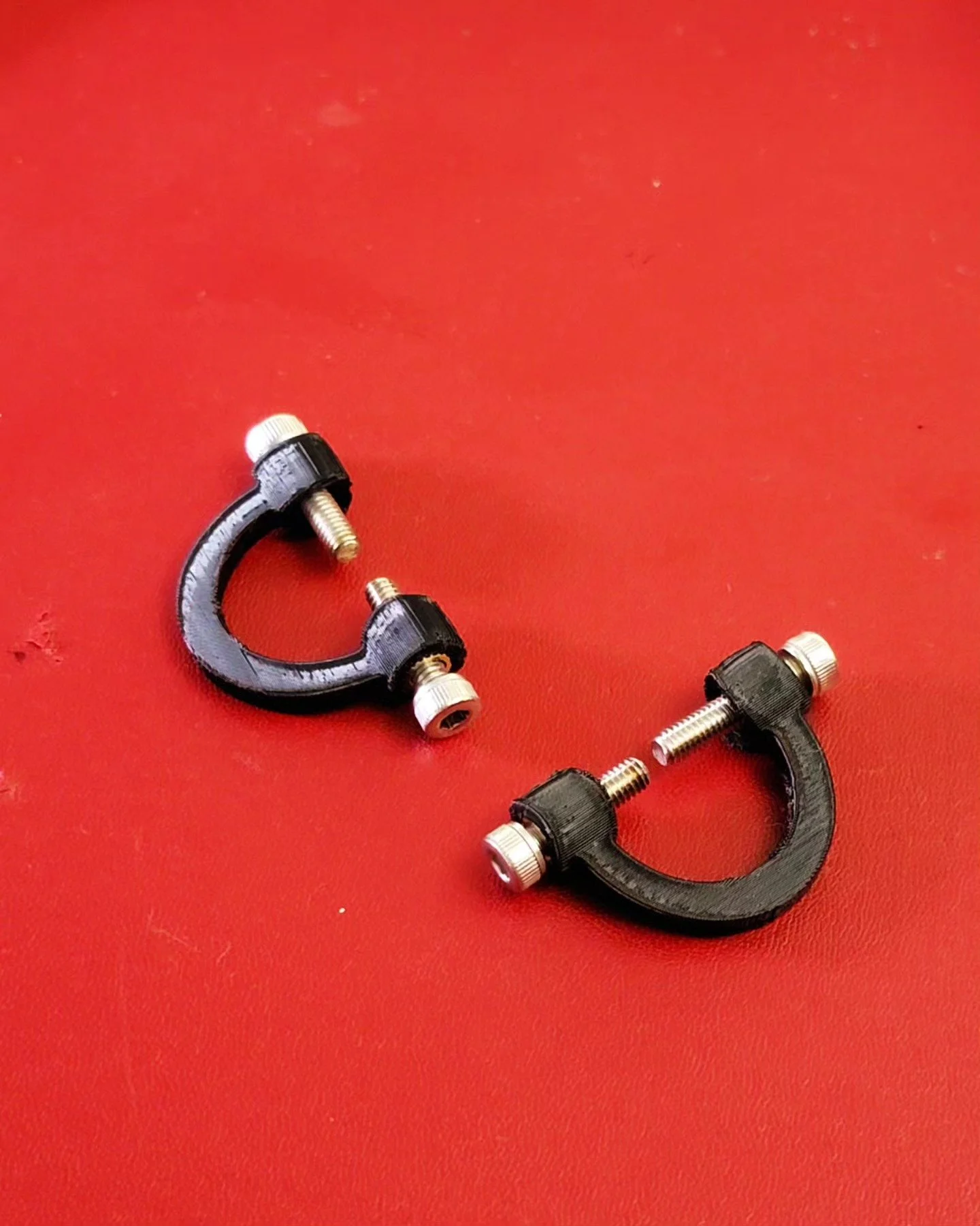 Simple screw nipple clamps. 
Brass inserts amd M4 bolts. Finer oxidized metal hardware to follow 

#bdsm #3dprint #clamps #nippleclamps