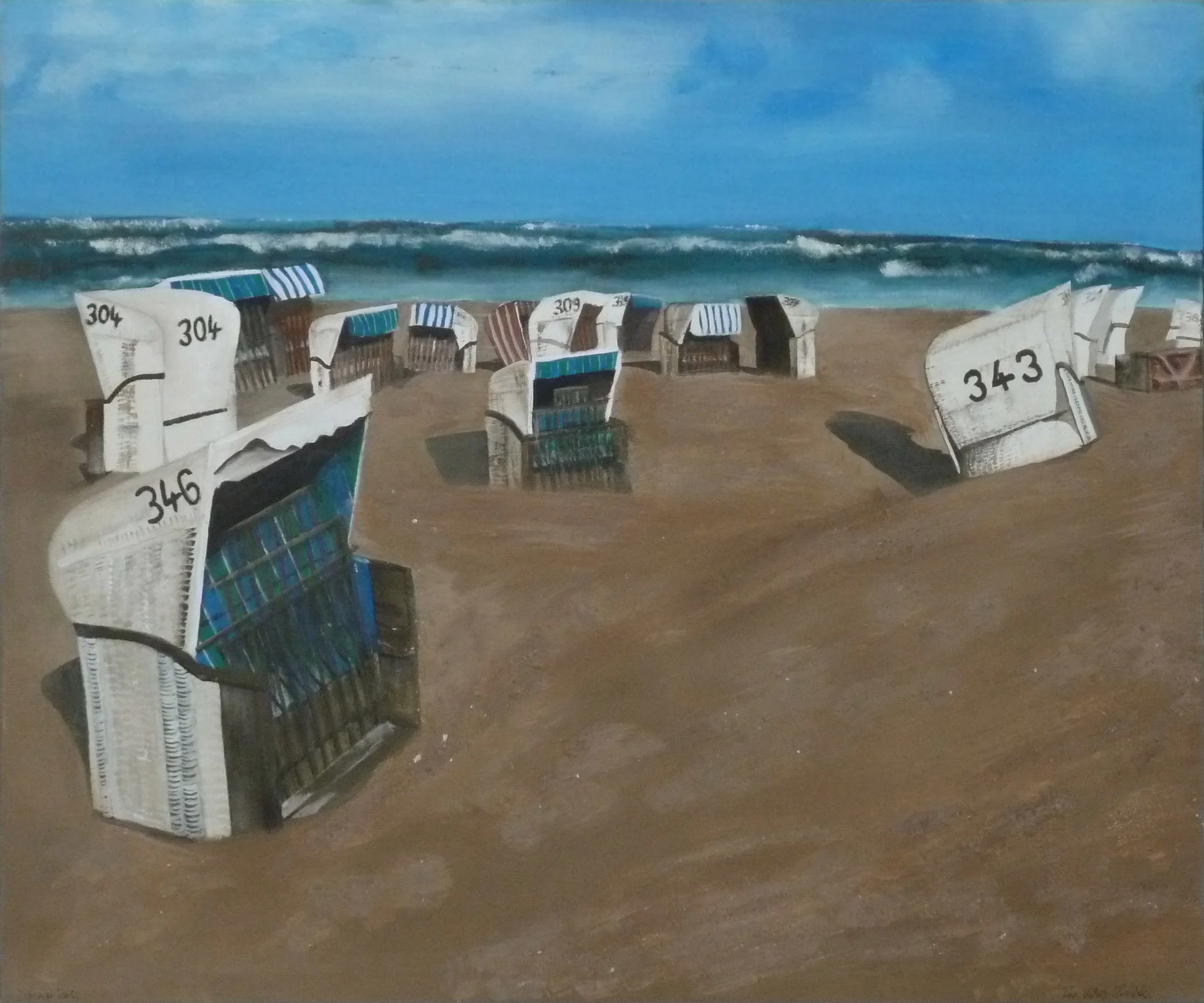 Gemälde eines Strandes mit Strandkörben und aufgewühltem Meer unter bedecktem Himmel, dargestellt in gedämpften Blau- und Brauntönen.