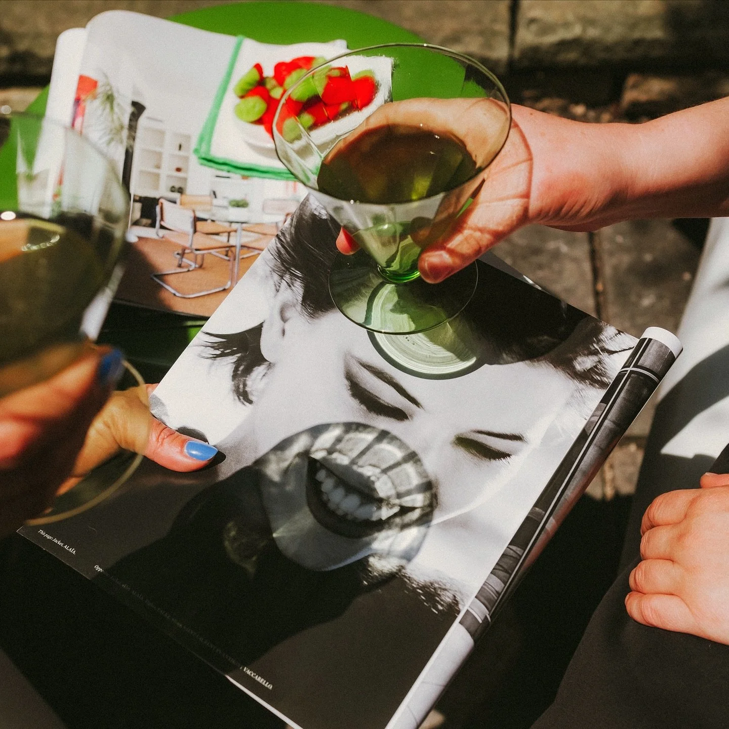 While the air feels a little chillier and the signs of fall are inevitable 🍂, it&rsquo;s always refreshing to squeeze in a good old-fashioned brainstorm&mdash;complete with ros&eacute; and stacks of magazines&mdash;at our petite park. ✨

At the stud