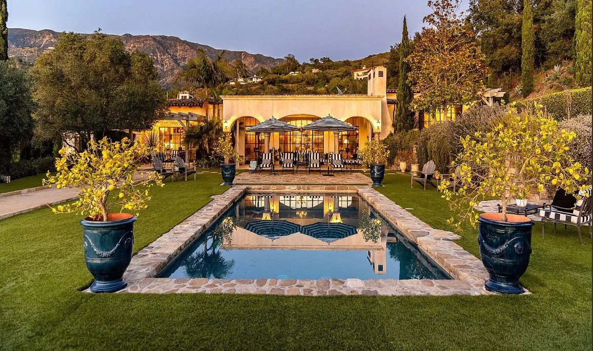 dorits back yard 2.jpg