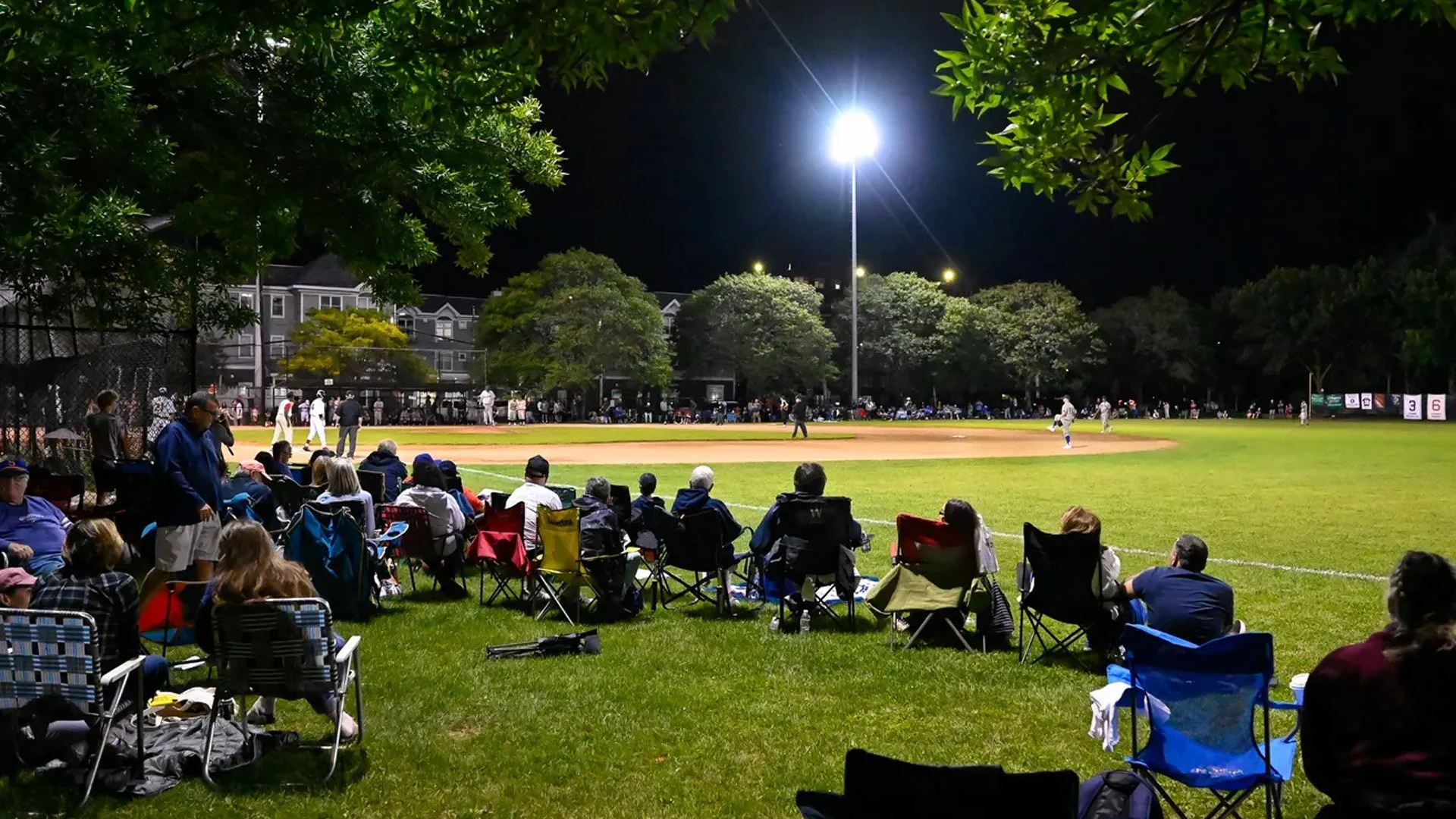 Oldtime baseball game crowd