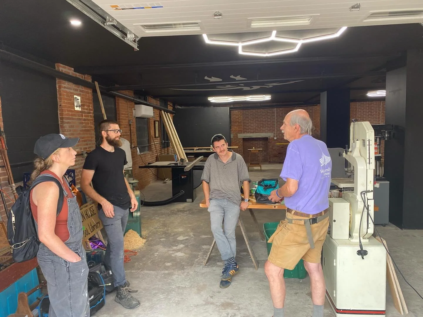 Building the shelves for the tool library with @carpentercait08, @spice.of.fife, @thephilosophercarpenter, &amp; @lovewarriorlanc with our Capitan, @genea.shaw, at the helm! Making new friends &amp; lots of sawdust 🪵

*IMMENSE gratitude to our frien