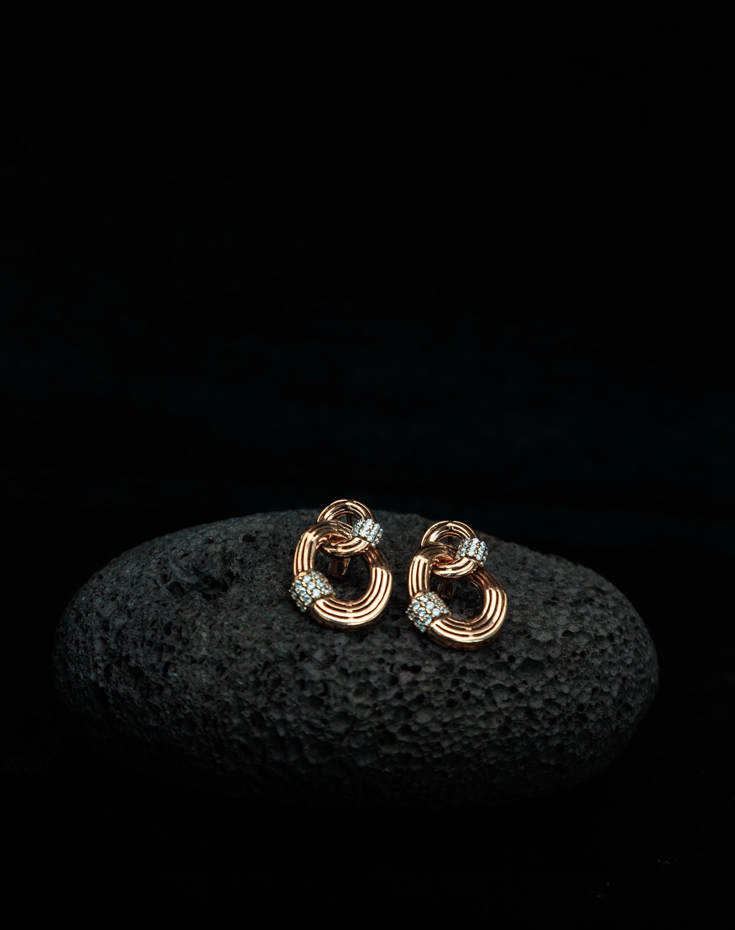 The Naia Earrings &mdash; where sculptural form meets delicate motion. Handcrafted in rose gold with pav&eacute; white zircon, they catch the light with every step. Effortless elegance, redefined.

#NaiaEarrings #AtelierLumi&egrave;re #TimelessDesign