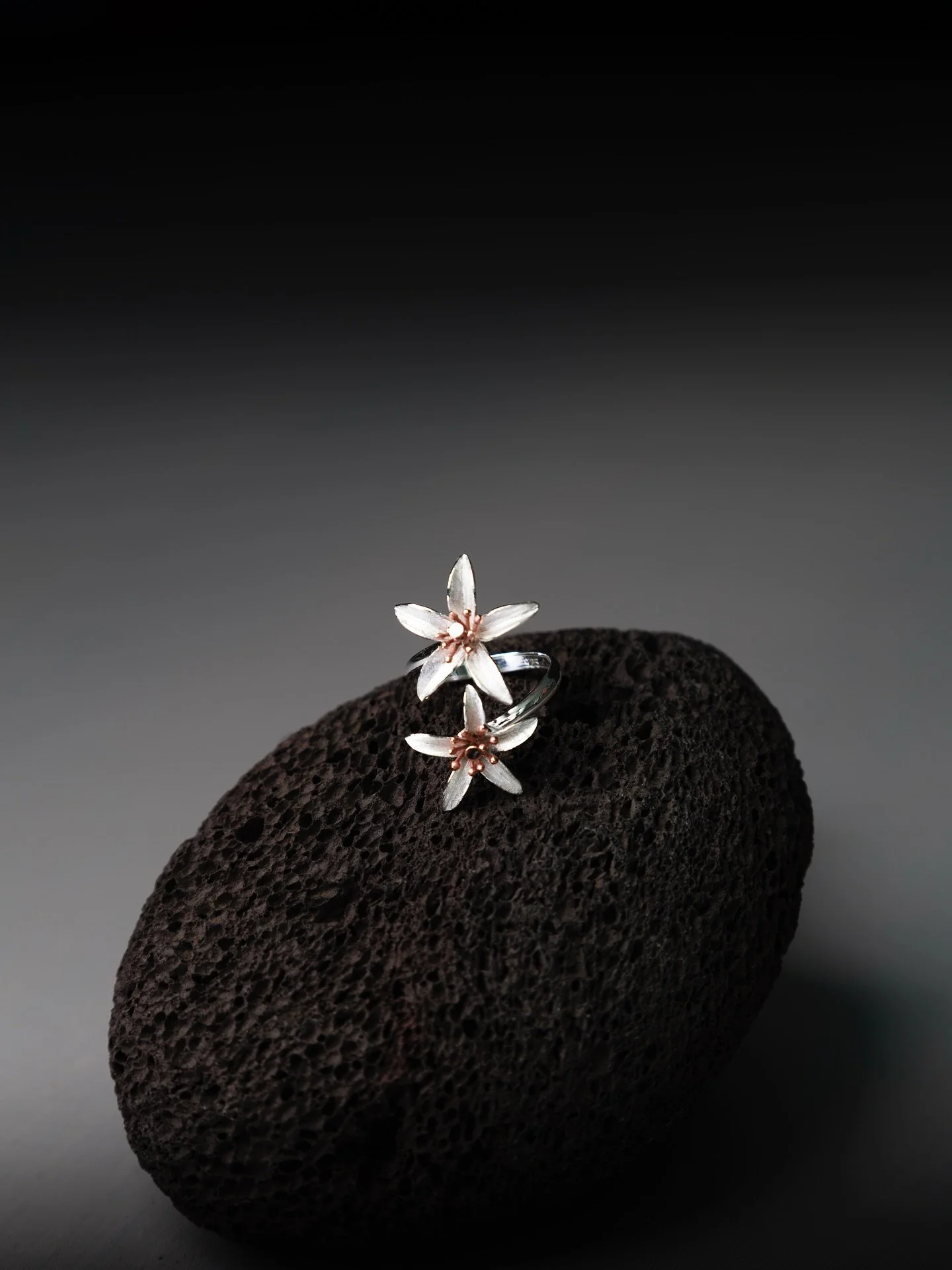 ✨ Delicate in form, enduring in meaning. ✨

Our Orange Blossom Ring is inspired by Adana&rsquo;s most cherished bloom &mdash; a flower that turns the city into a fragrant sea of white each spring. 🌸🍊
Hand‑sculpted in pure silver with a whisper of r