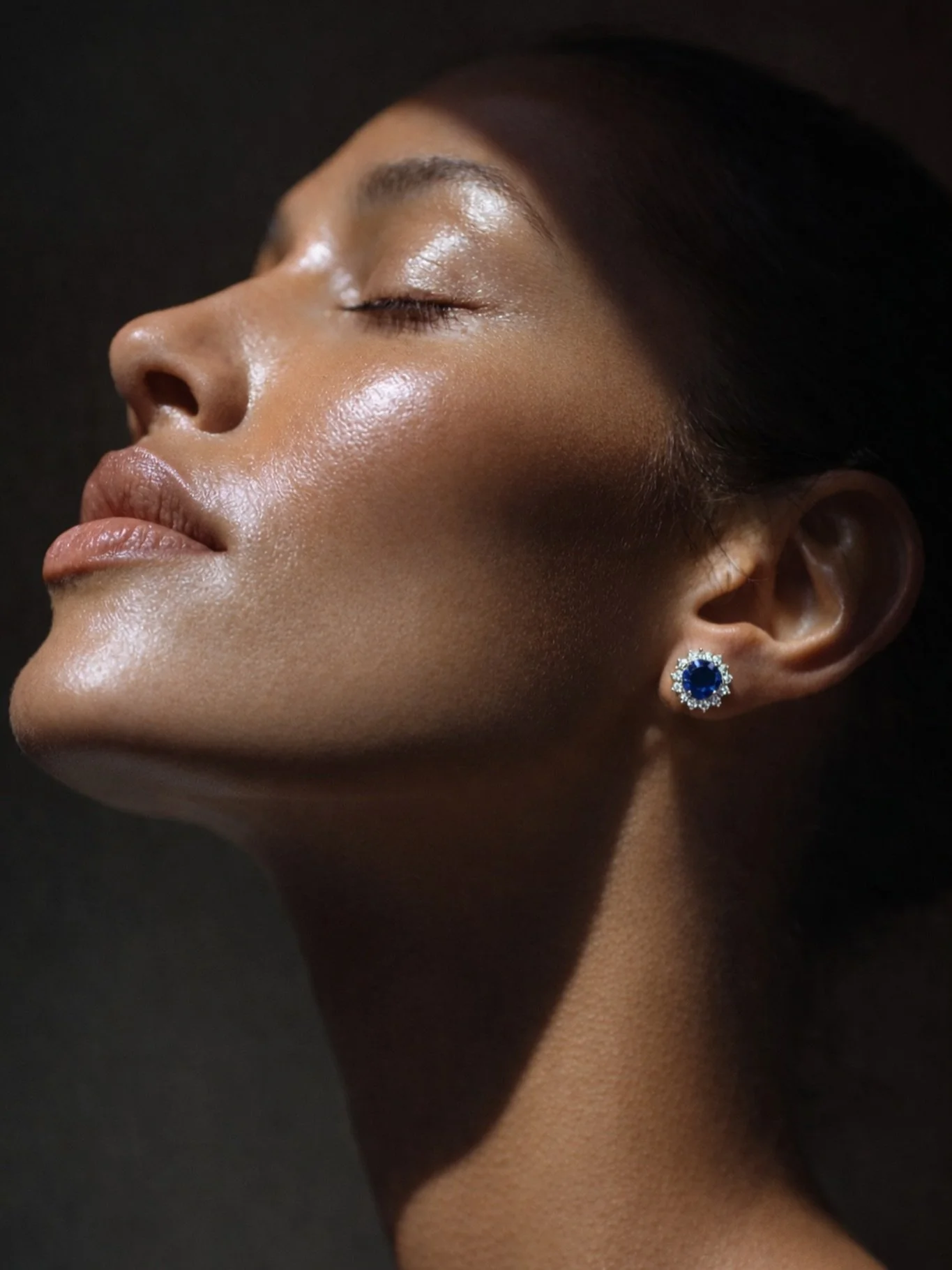 The Selene Earrings
&bull; Handmade in silver, inspired by moonlight over the ocean, where lunar glow meets depth, movement, and form.