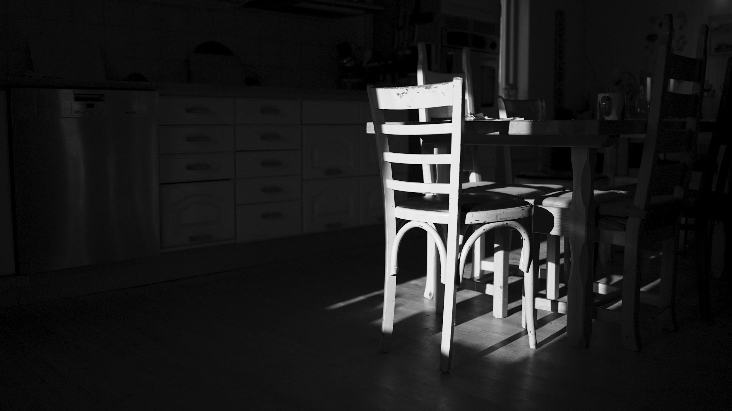 The Kitchen Chair Workout: A Full-Body Routine With Zero Equipment