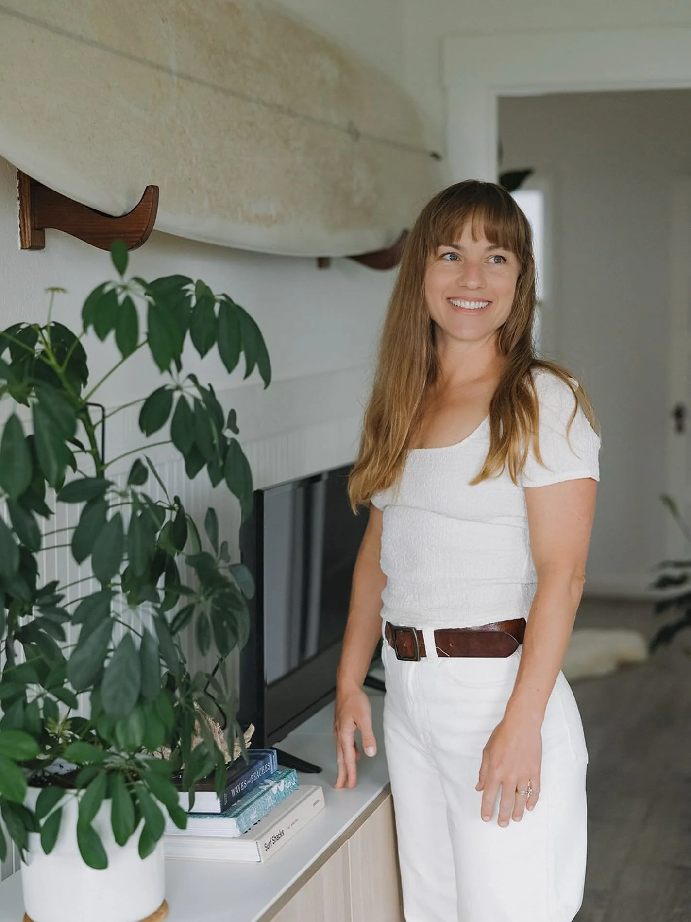 Hi, I&rsquo;m Briana Loudermilk, the face behind Salt and Space! ✨
I discovered that when I started decluttering my own spaces, I felt lighter, calmer, and more at ease. Creating order in my home helped quiet my anxiety and made room for more peace a